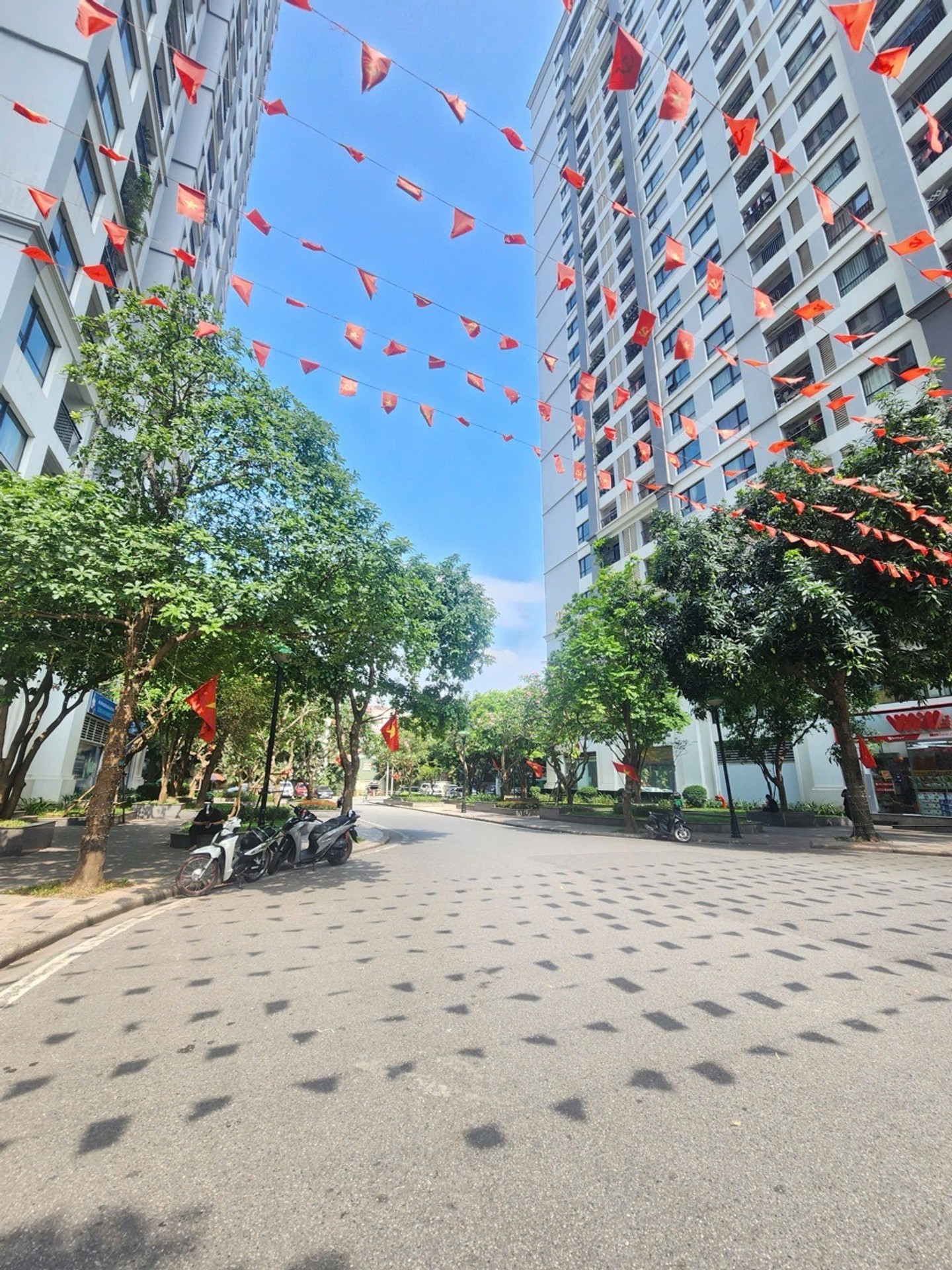 Bán nhà Minh Khai - diện tích 95m2 1 tầng - Lô góc 2 mặt thoáng - giá 13,2 tỷ