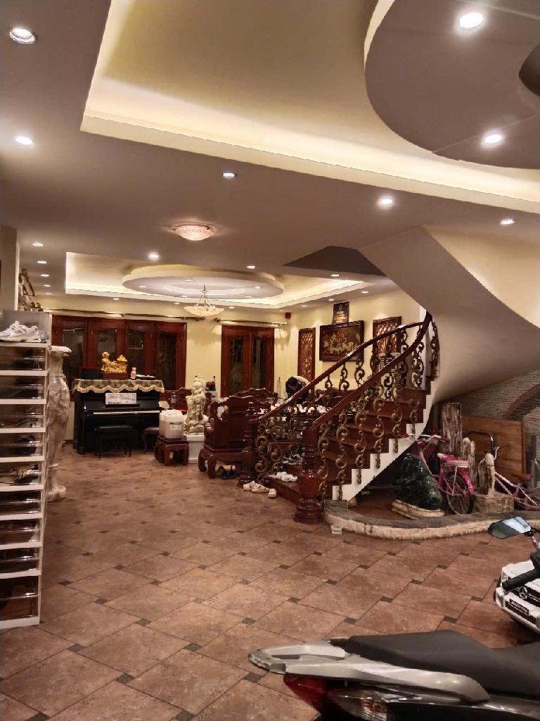 Bán nhà Đội Cấn - diện tích 108m2 5 tầng - Lô góc 2 mặt thoáng - giá 43 tỷ