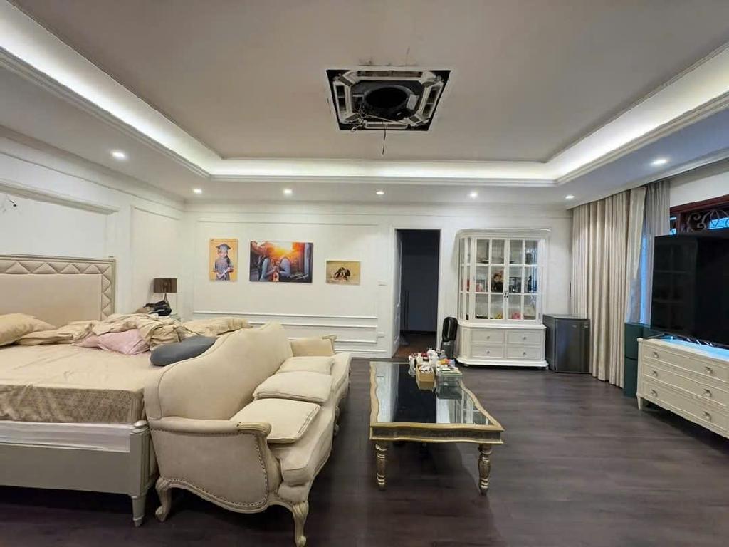 Bán nhà Đội Cấn - diện tích 108m2 5 tầng - Lô góc 2 mặt thoáng - giá 43 tỷ