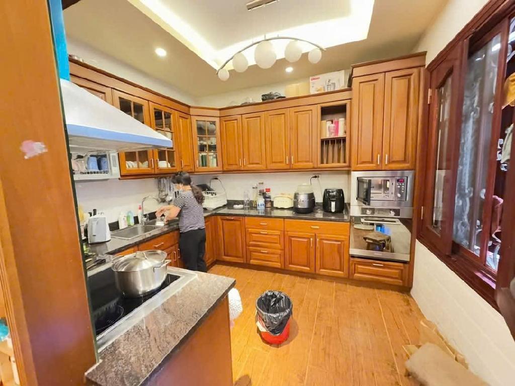 Bán nhà Đội Cấn - diện tích 108m2 5 tầng - Lô góc 2 mặt thoáng - giá 43 tỷ