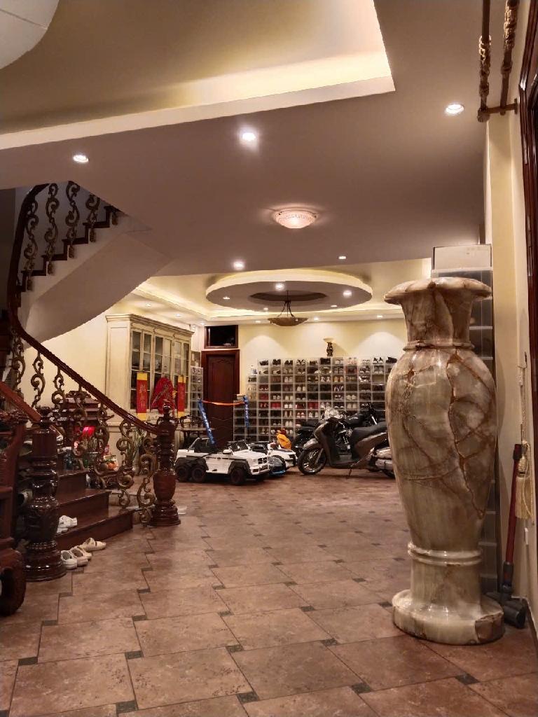 Bán nhà Đội Cấn - diện tích 108m2 5 tầng - Lô góc 2 mặt thoáng - giá 43 tỷ