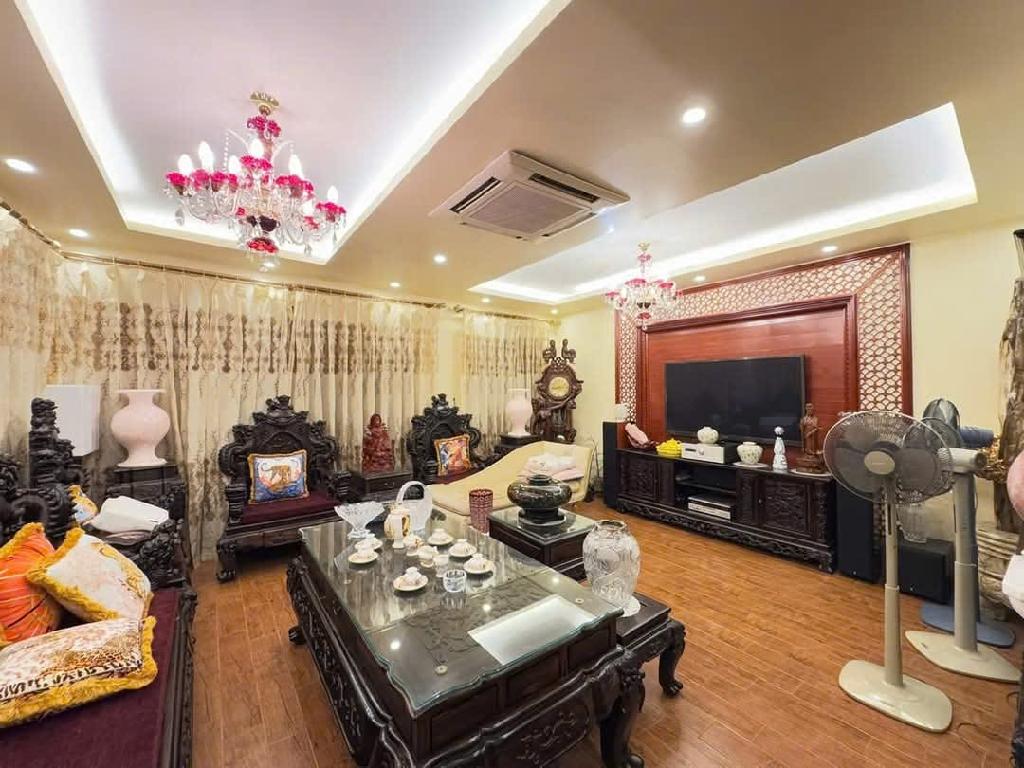 Bán nhà Đội Cấn - diện tích 108m2 5 tầng - Lô góc 2 mặt thoáng - giá 43 tỷ