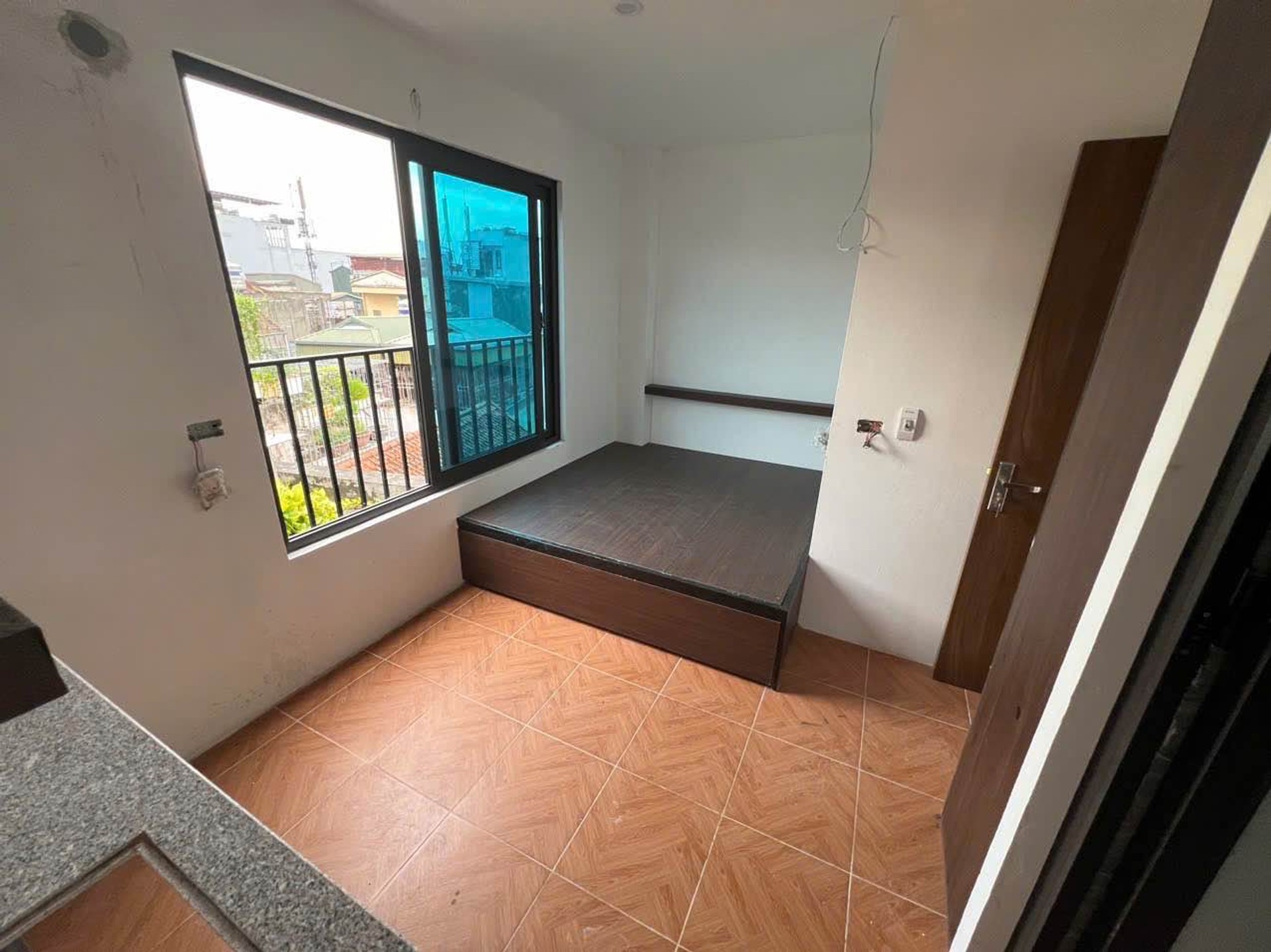 Bán nhà Giáp Bát - diện tích 53m2 7 tầng - Ô TÔ ĐỖ CỬA - giá 15,2 tỷ