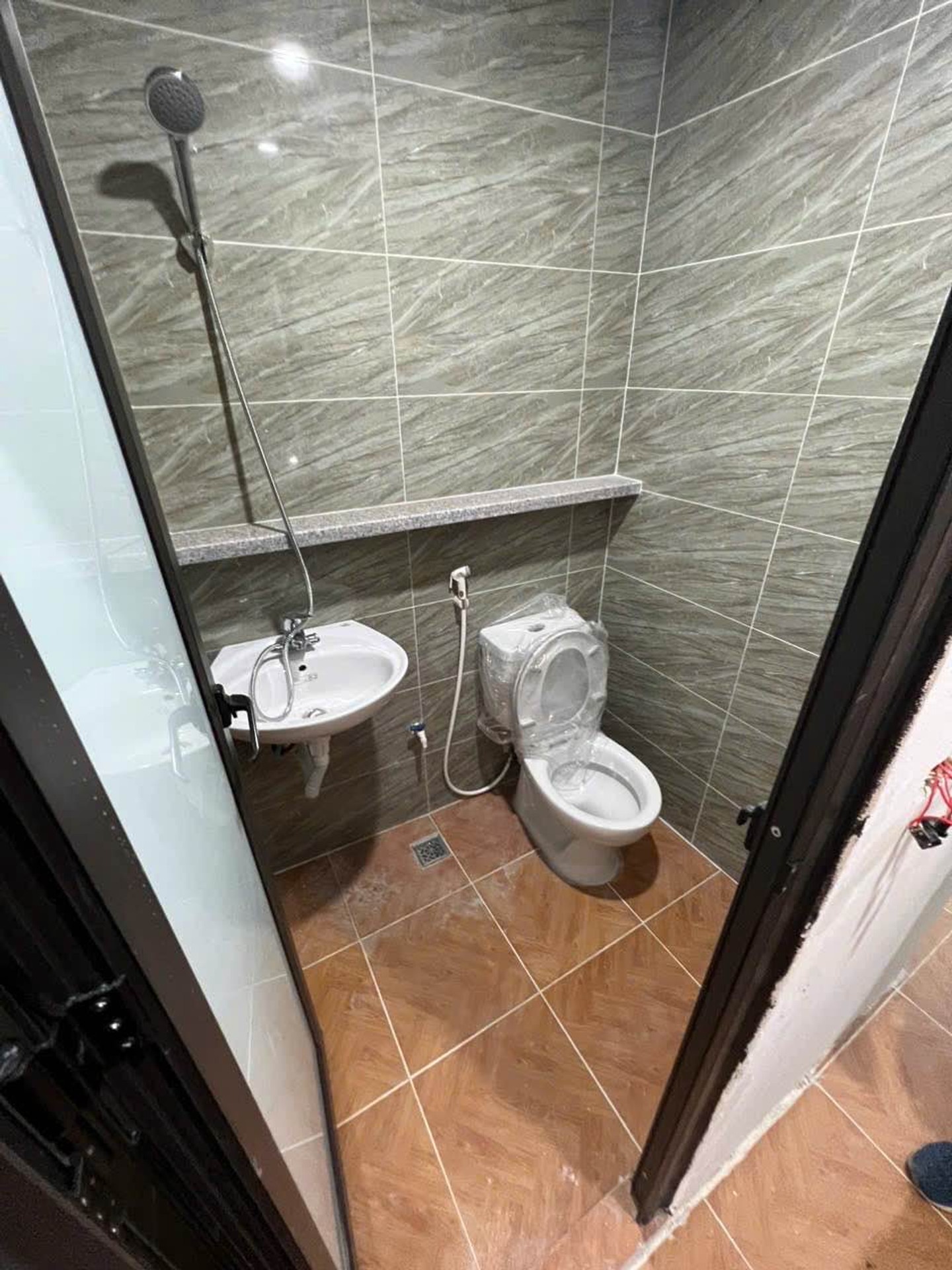 Bán nhà Giáp Bát - diện tích 53m2 7 tầng - Ô TÔ ĐỖ CỬA - giá 15,2 tỷ