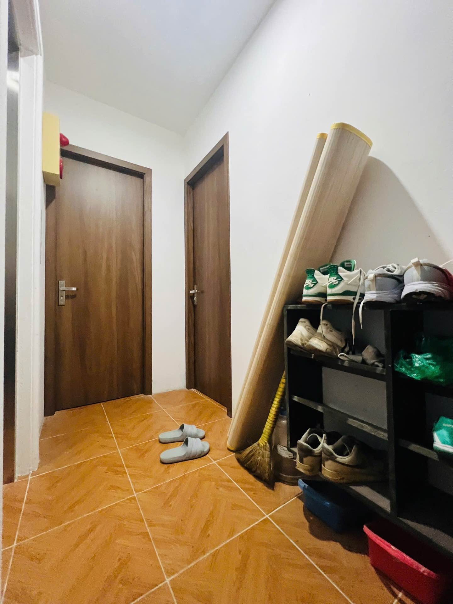 Bán nhà Giáp Bát - diện tích 53m2 7 tầng - Ô TÔ ĐỖ CỬA - giá 15,2 tỷ