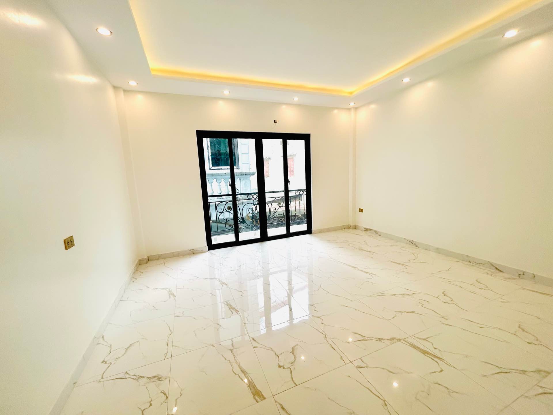 Bán nhà Yên Duyên - diện tích 60m2 5 tầng - Thang máy - giá 12,68 tỷ
