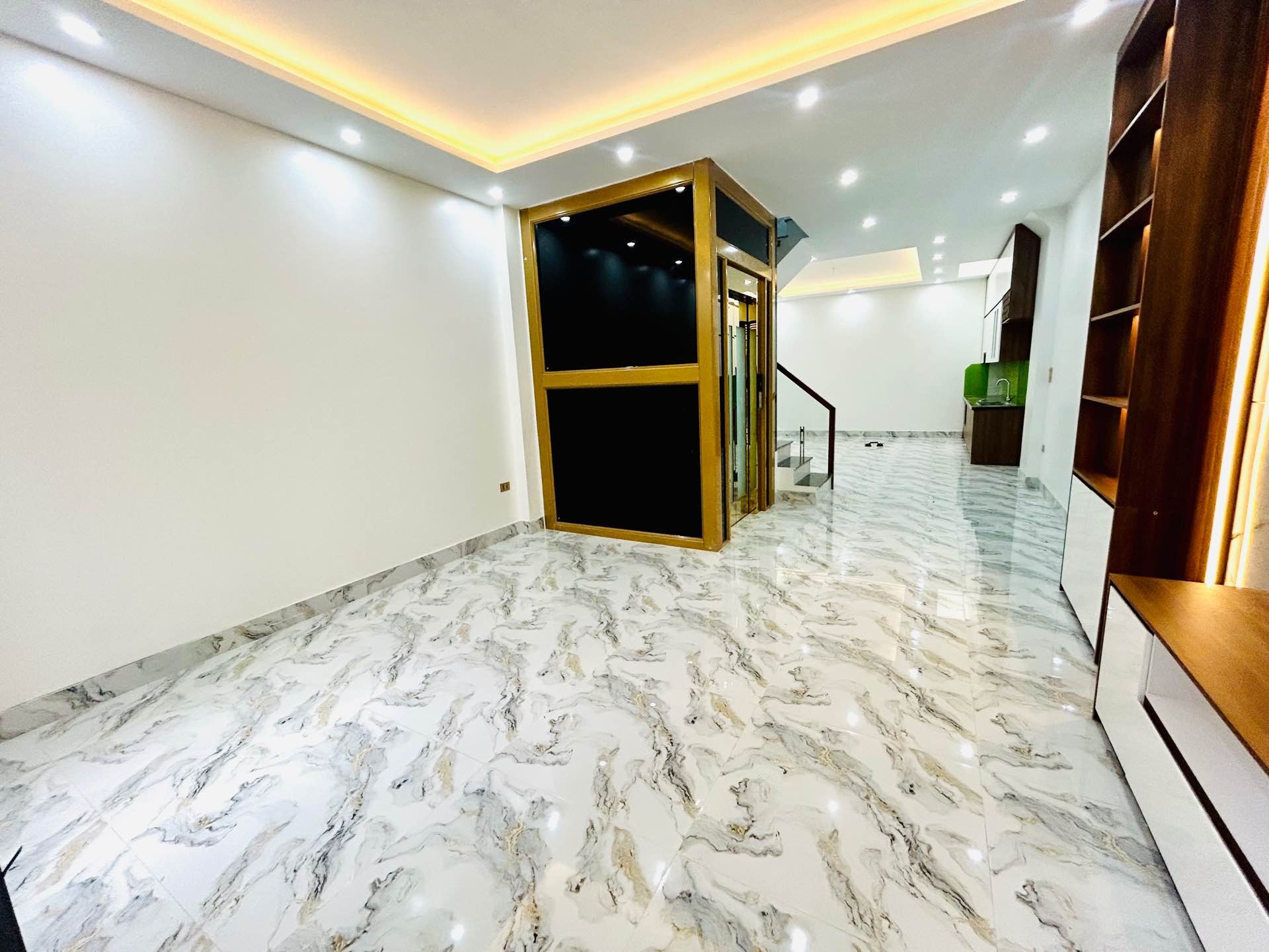 Bán nhà Yên Duyên - diện tích 60m2 5 tầng - Thang máy - giá 12,68 tỷ