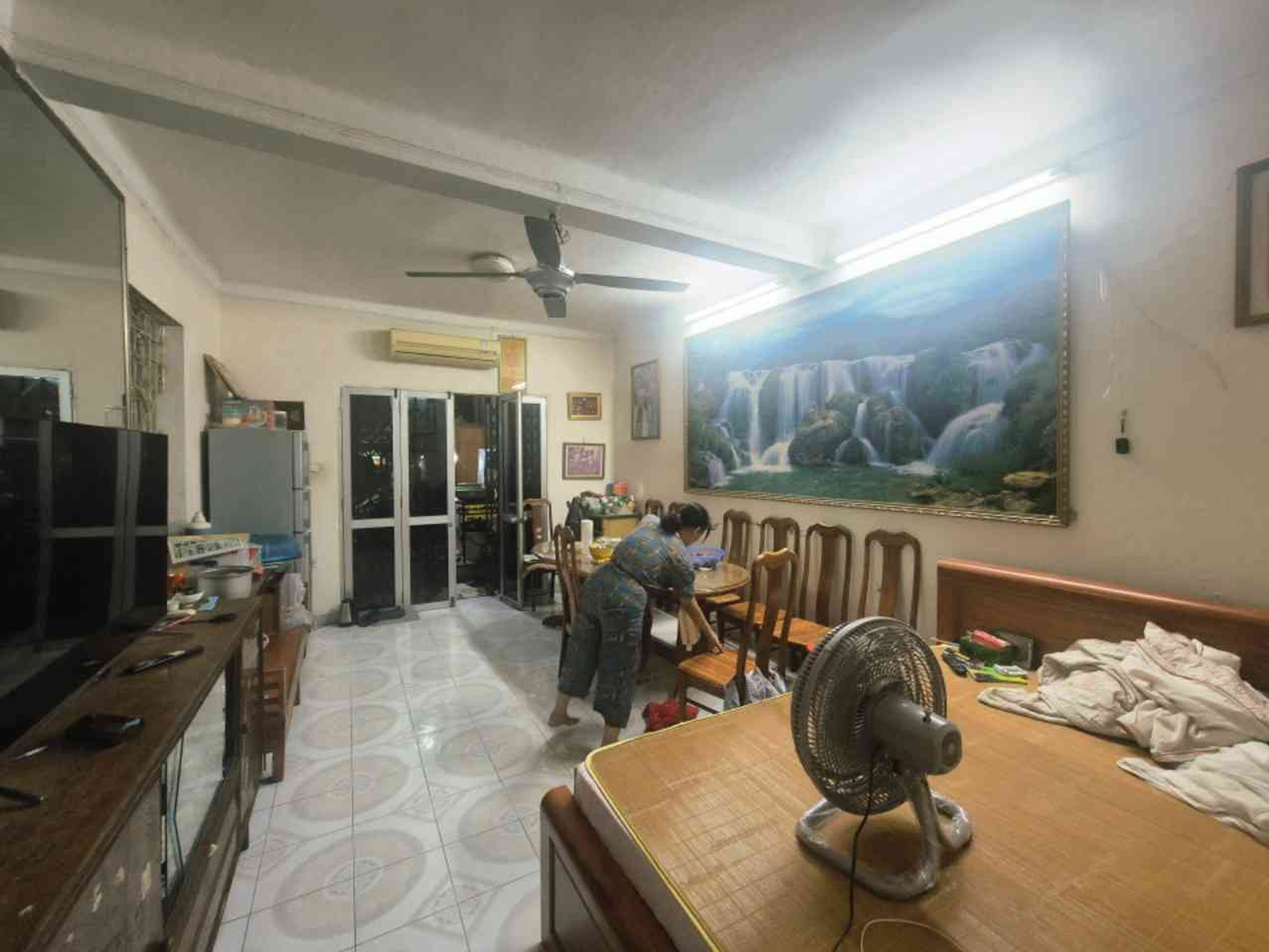 Bán nhà Vũ Tông Phan - diện tích 193m2 2 tầng - Mặt phố lớn vỉa hè rộng - giá 99 tỷ