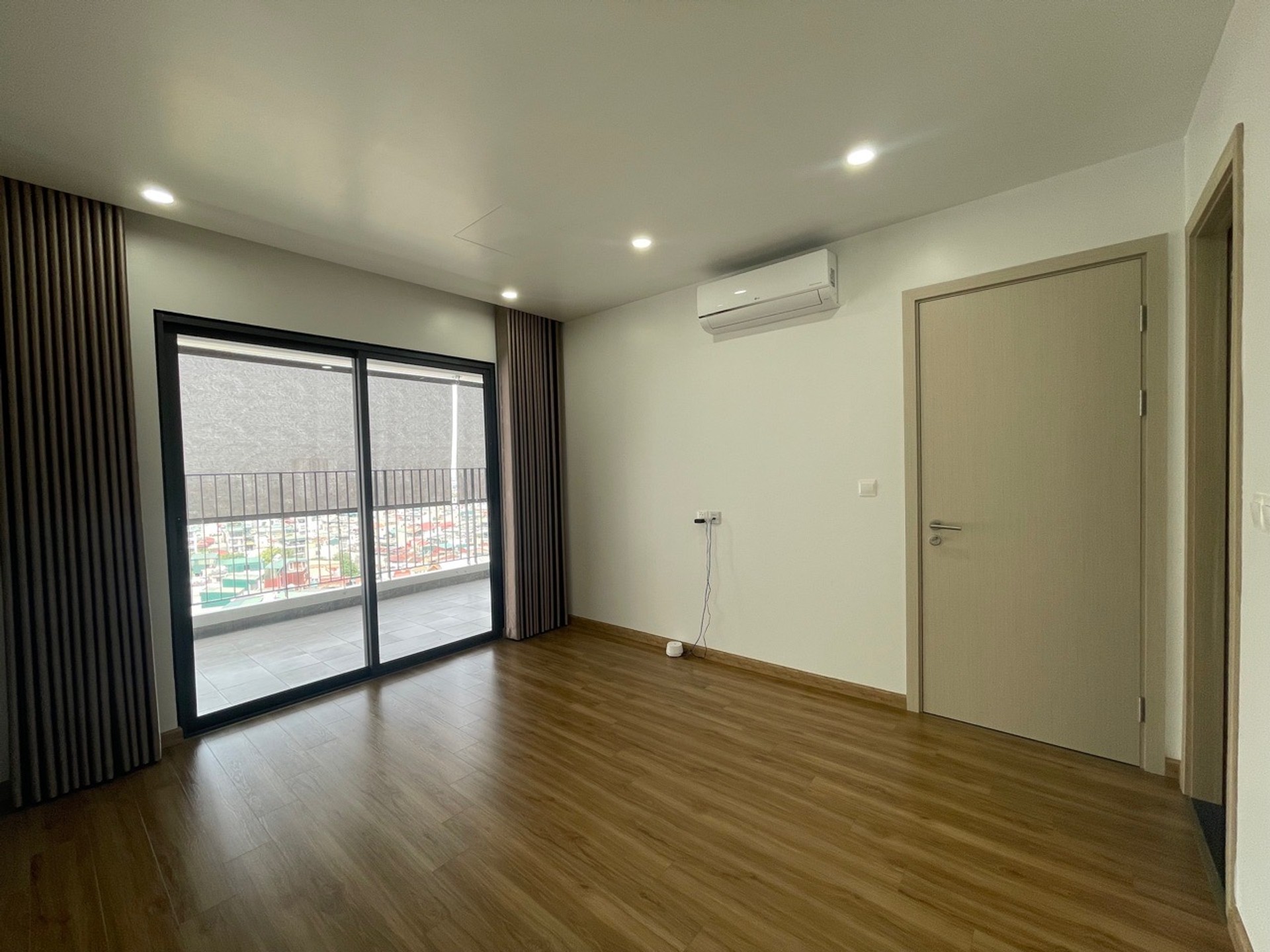 Bán nhà Hoàng Mai - diện tích 114m2 1 tầng - LÔ GÓC 3 MẶT THOÁNG - giá 11,5 tỷ