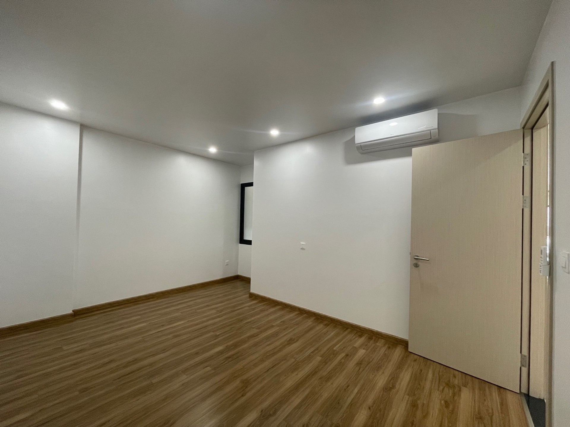 Bán nhà Hoàng Mai - diện tích 114m2 1 tầng - LÔ GÓC 3 MẶT THOÁNG - giá 11,5 tỷ