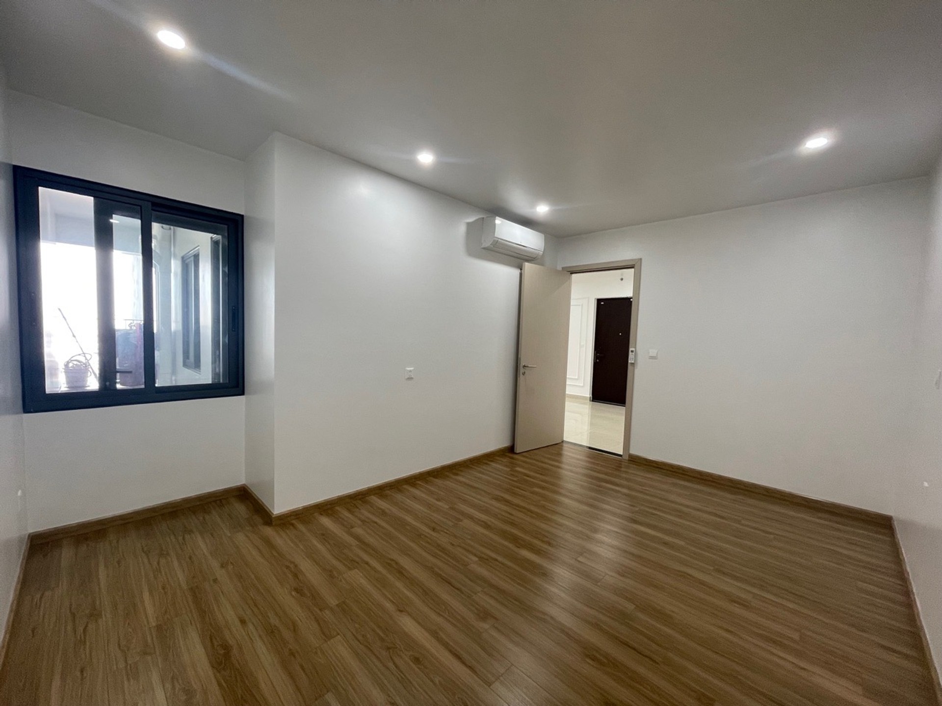 Bán nhà Hoàng Mai - diện tích 114m2 1 tầng - LÔ GÓC 3 MẶT THOÁNG - giá 11,5 tỷ