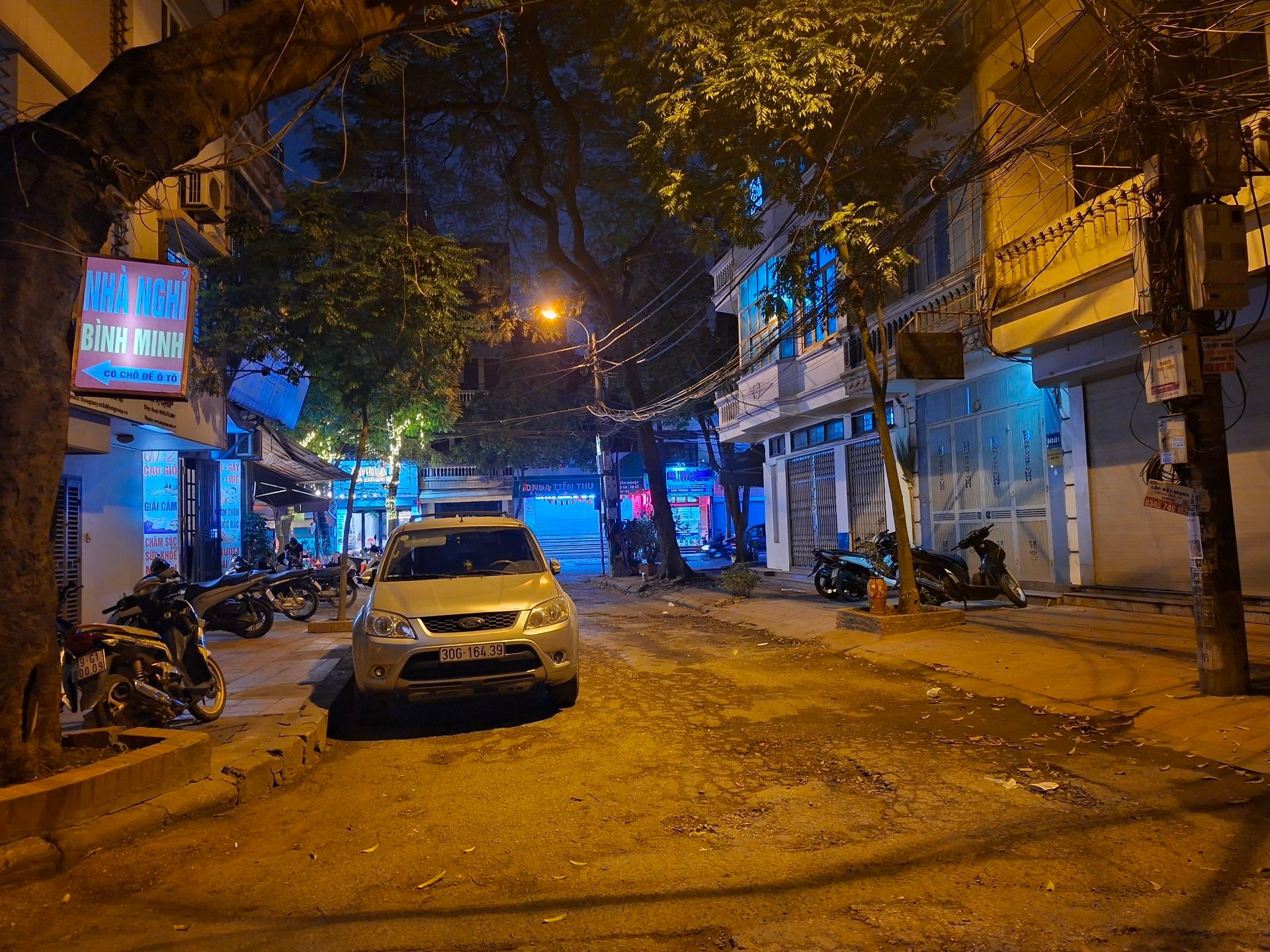 Bán nhà Ngõ 3 LK Đền Lừ - diện tích 70m2 3 tầng - ô tô tránh - giá 34,6 tỷ