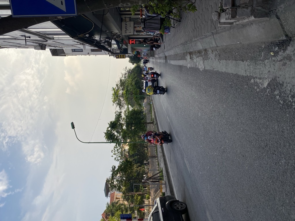 Bán nhà Trịnh Đình Cửu - diện tích 129m2 2 tầng - ô tô tránh - giá 31,5 tỷ