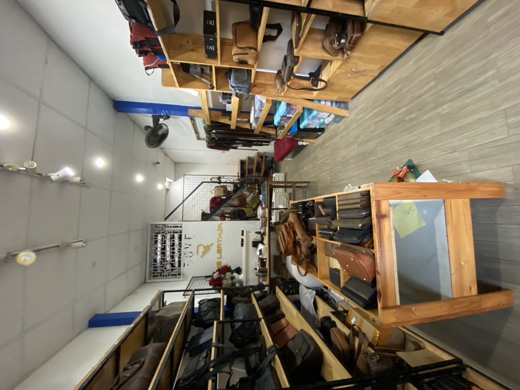 Bán nhà Trịnh Đình Cửu - diện tích 129m2 2 tầng - ô tô tránh - giá 31,5 tỷ