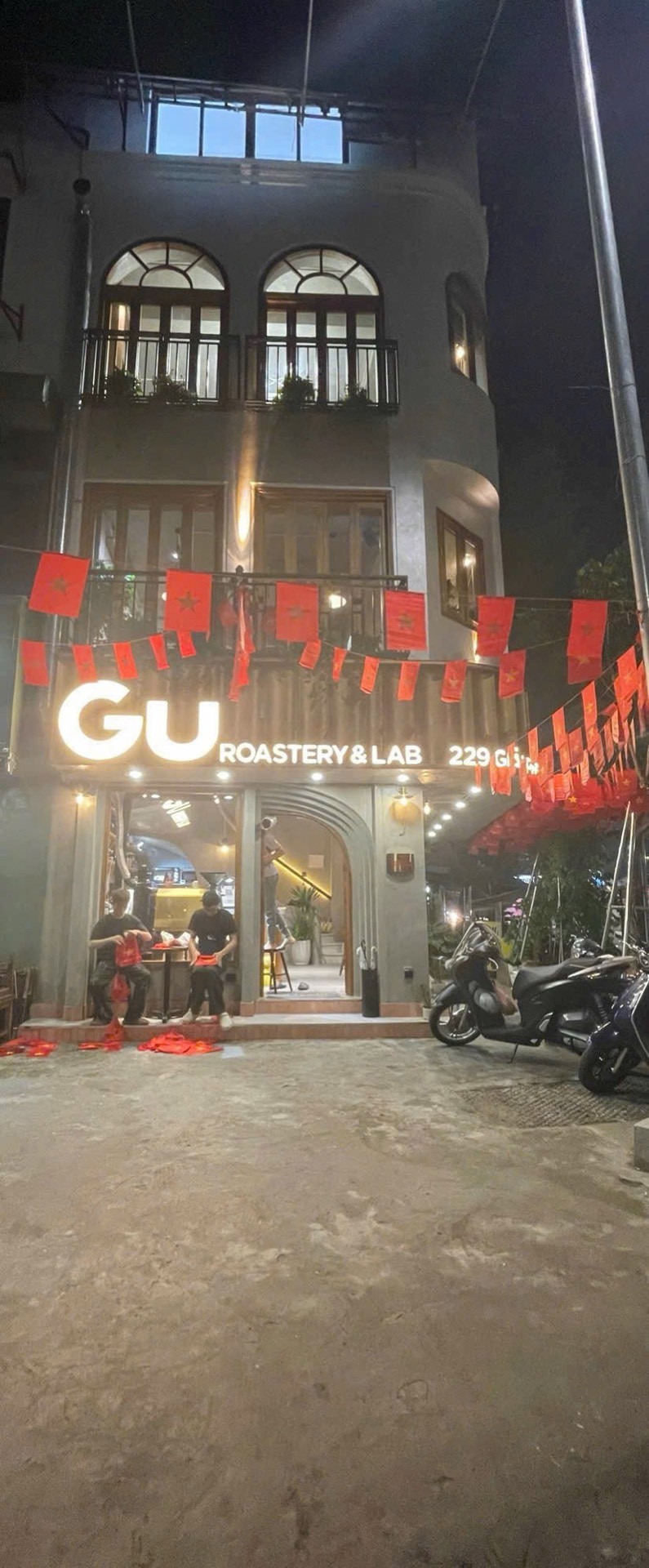 Bán nhà Giải Phóng - diện tích 27m2 6 tầng - Lô góc 2 mặt thoáng - giá 25,5 tỷ