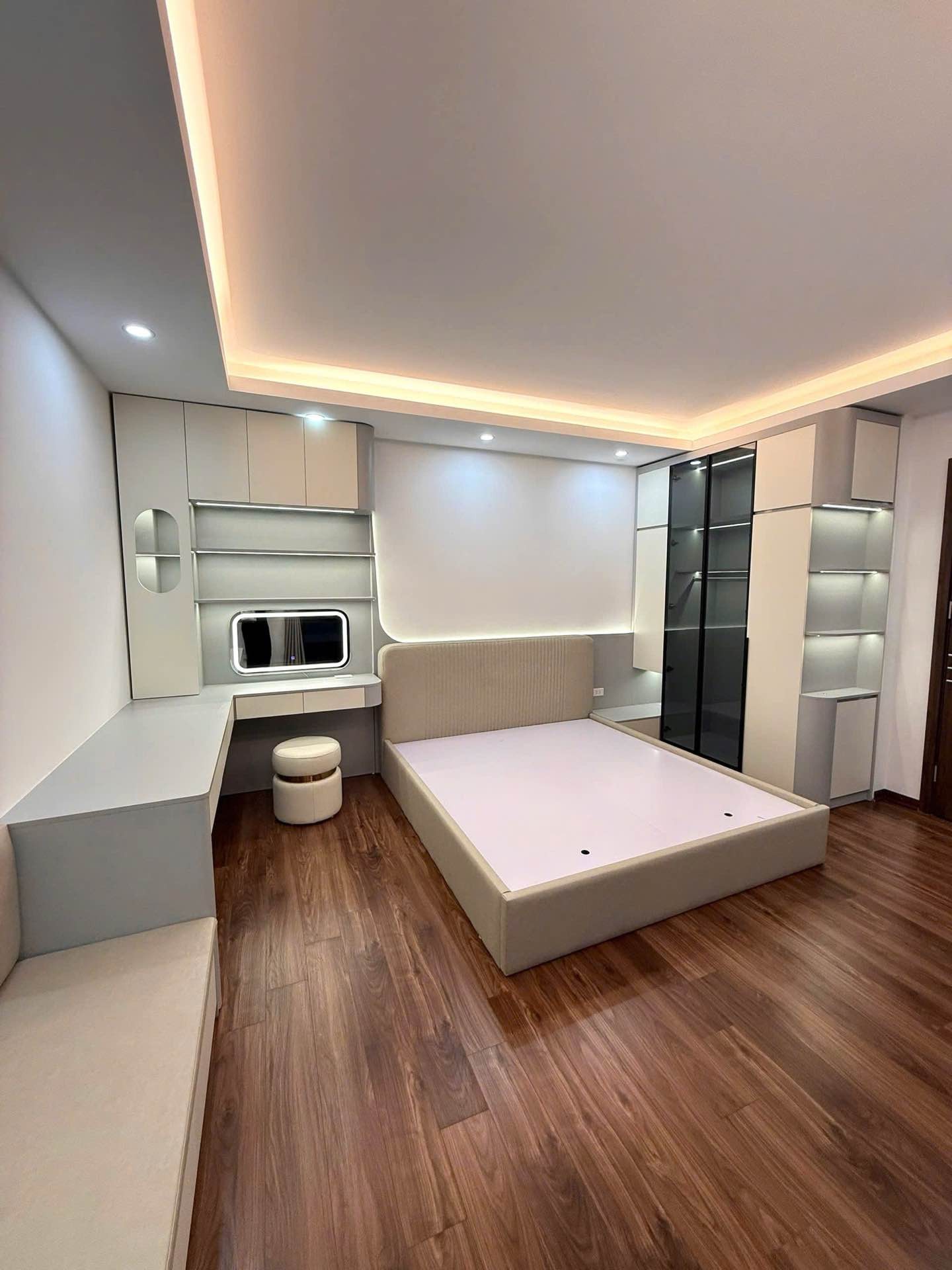 Bán nhà Giải Phóng - diện tích 40m2 5 tầng - Thang máy, ba gác đỗ cửa - giá 12,3 tỷ