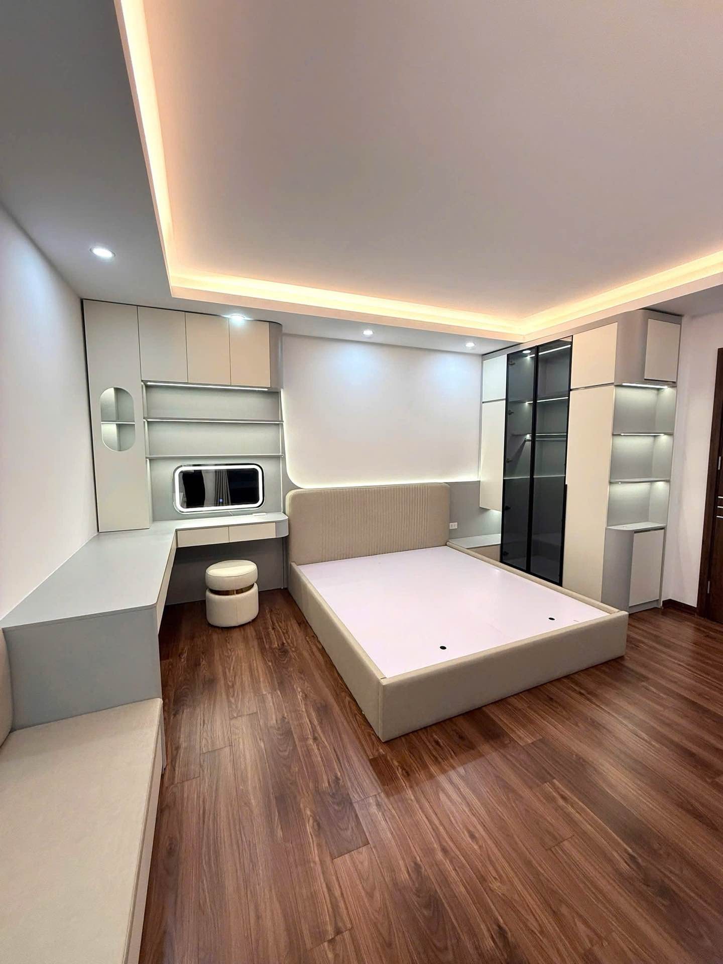 Bán nhà Giải Phóng - diện tích 40m2 5 tầng - Thang máy, ba gác đỗ cửa - giá 12,3 tỷ