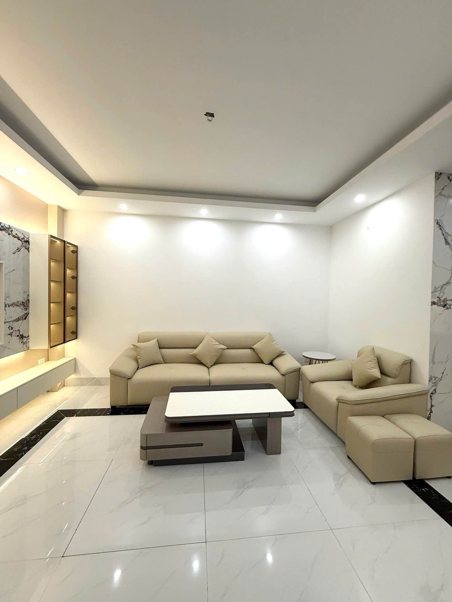 Bán nhà Giải Phóng - diện tích 40m2 5 tầng - Thang máy, ba gác đỗ cửa - giá 12,3 tỷ