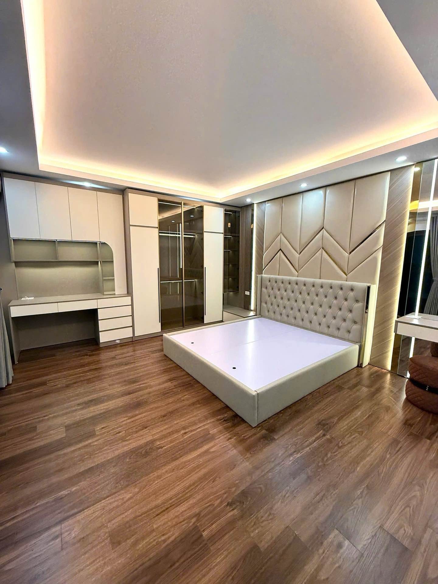 Bán nhà Giải Phóng - diện tích 40m2 5 tầng - Thang máy, ba gác đỗ cửa - giá 12,3 tỷ