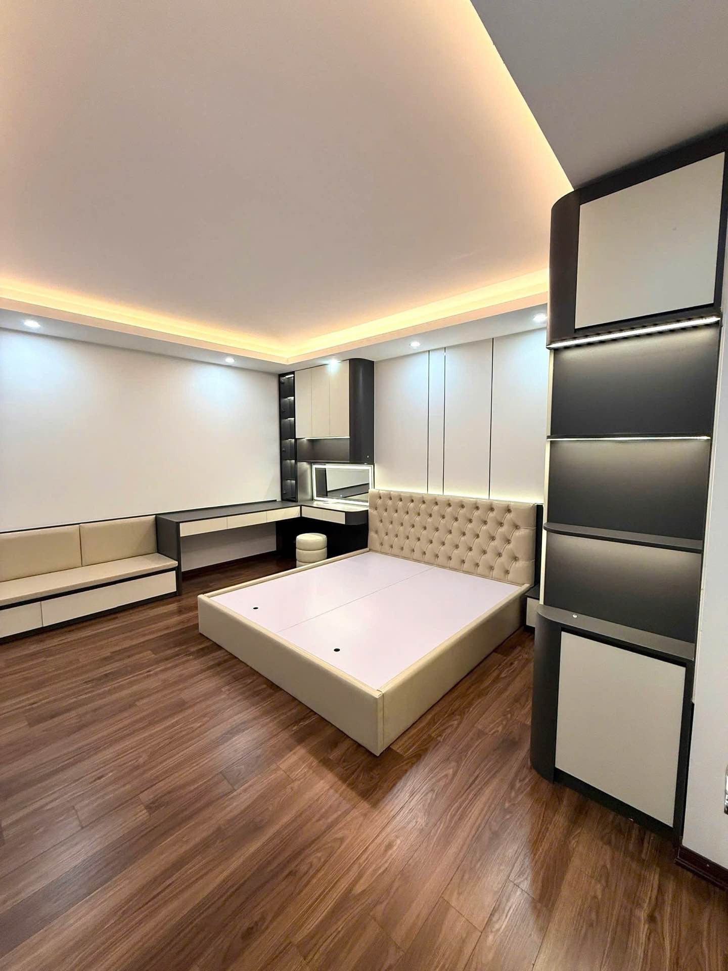 Bán nhà Giải Phóng - diện tích 40m2 5 tầng - Thang máy, ba gác đỗ cửa - giá 12,3 tỷ