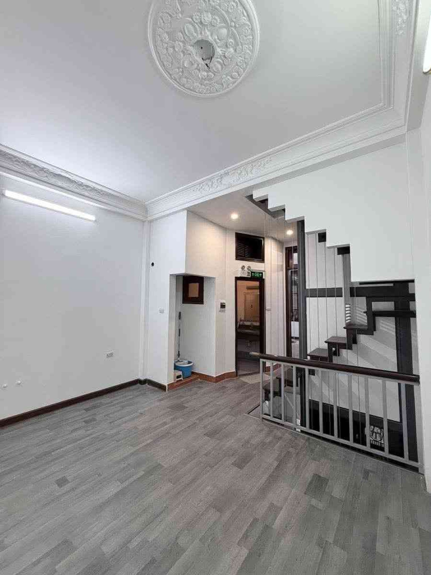 Bán nhà Võ Văn Dũng - diện tích 48m2 9 tầng - Mặt phố trung tâm, kinh doanh cực tốt - giá 38,5 tỷ