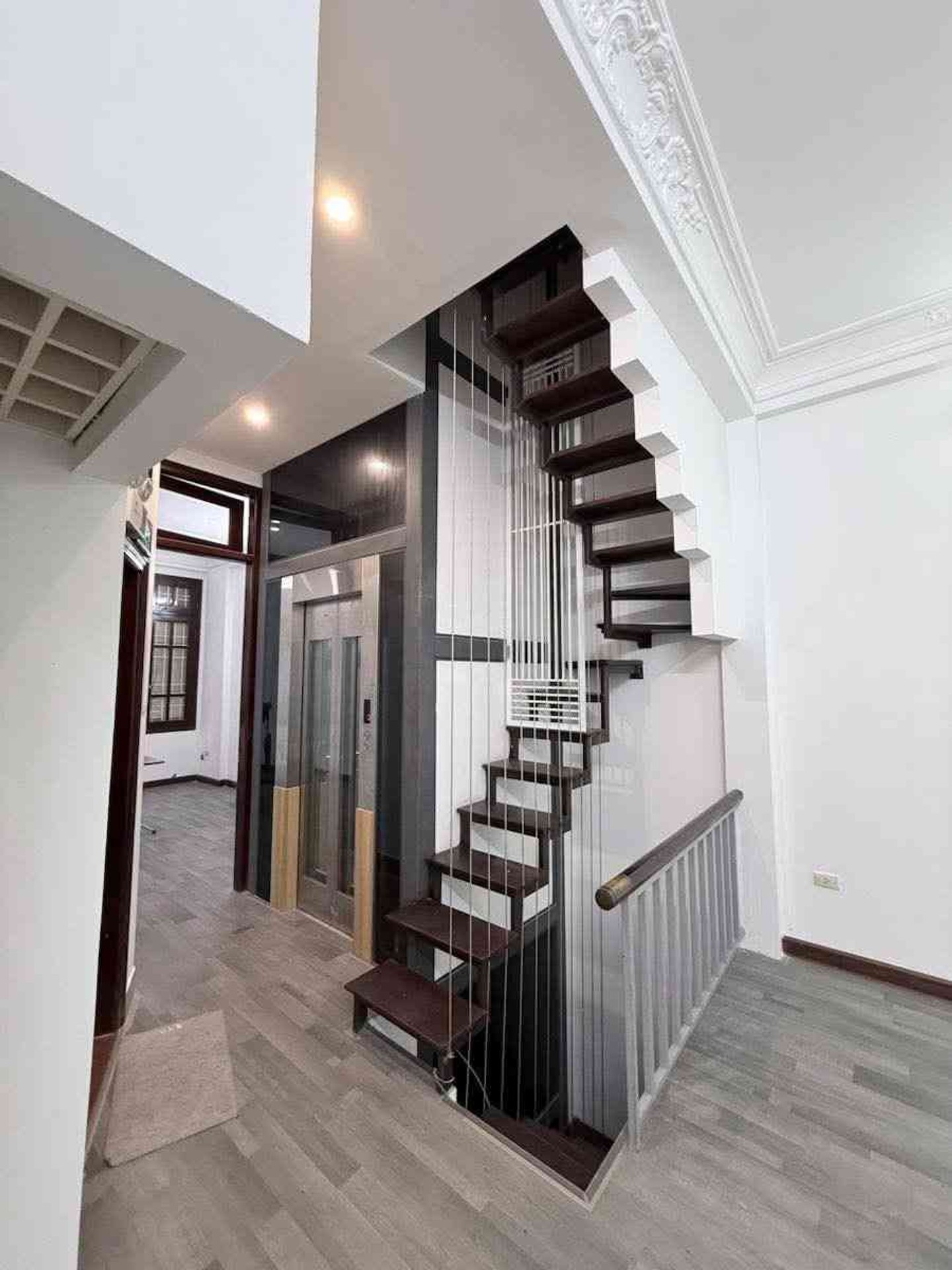 Bán nhà Võ Văn Dũng - diện tích 48m2 9 tầng - Mặt phố trung tâm, kinh doanh cực tốt - giá 38,5 tỷ