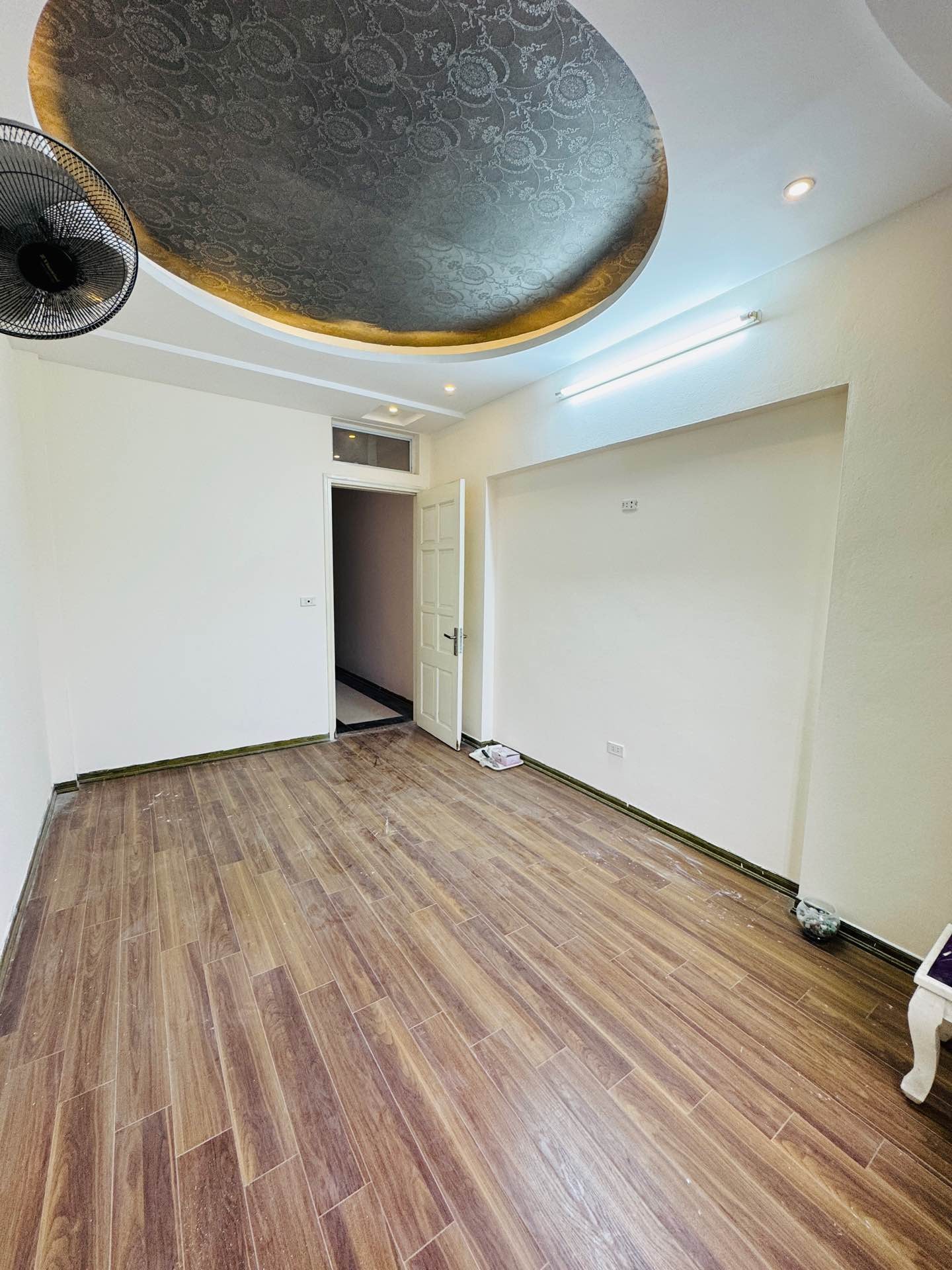 Bán nhà Lĩnh Nam - diện tích 36m2 4 tầng - ô tô đỗ cửa - giá 7,4 tỷ