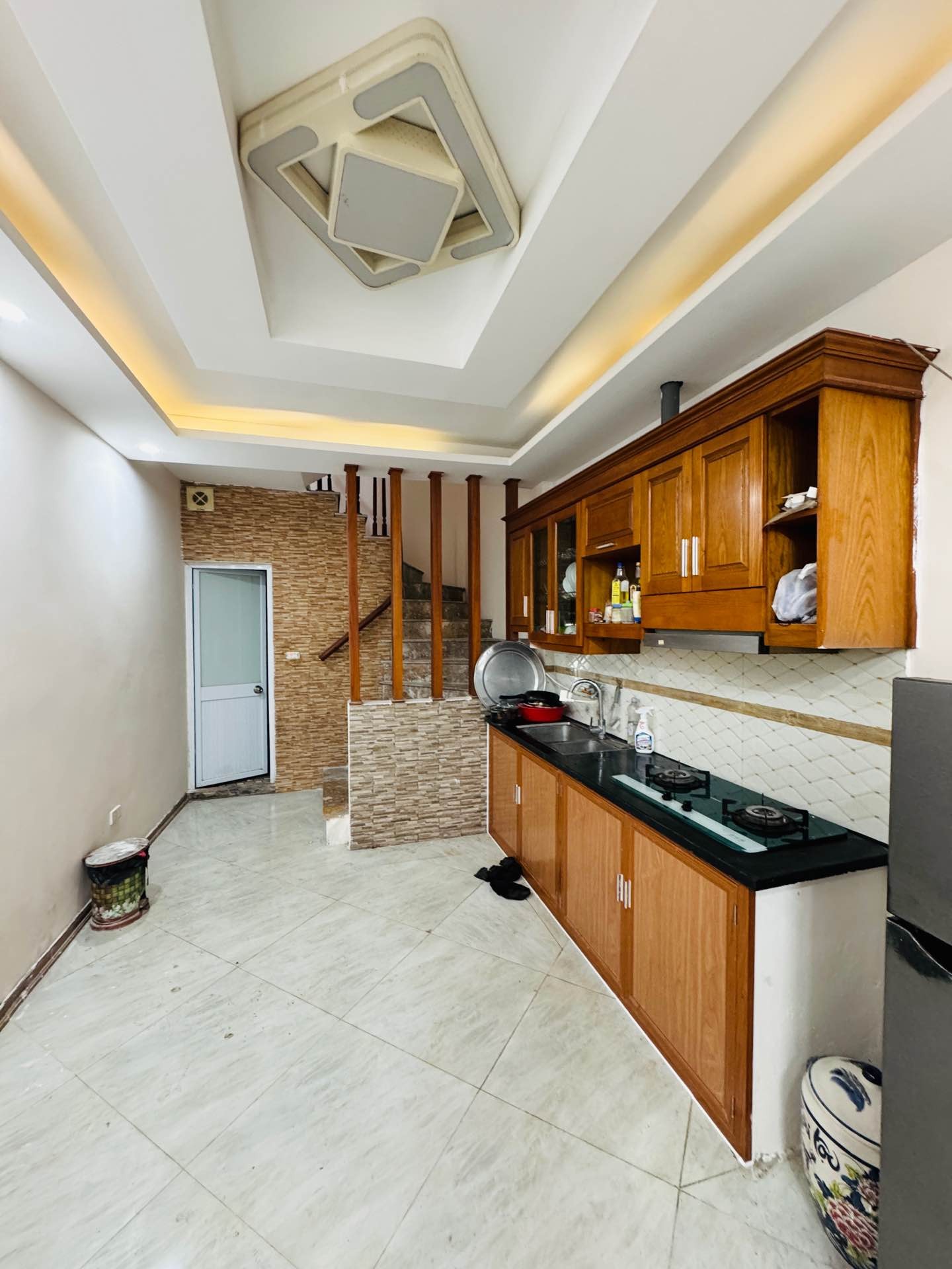 Bán nhà Lĩnh Nam - diện tích 36m2 4 tầng - ô tô đỗ cửa - giá 7,4 tỷ