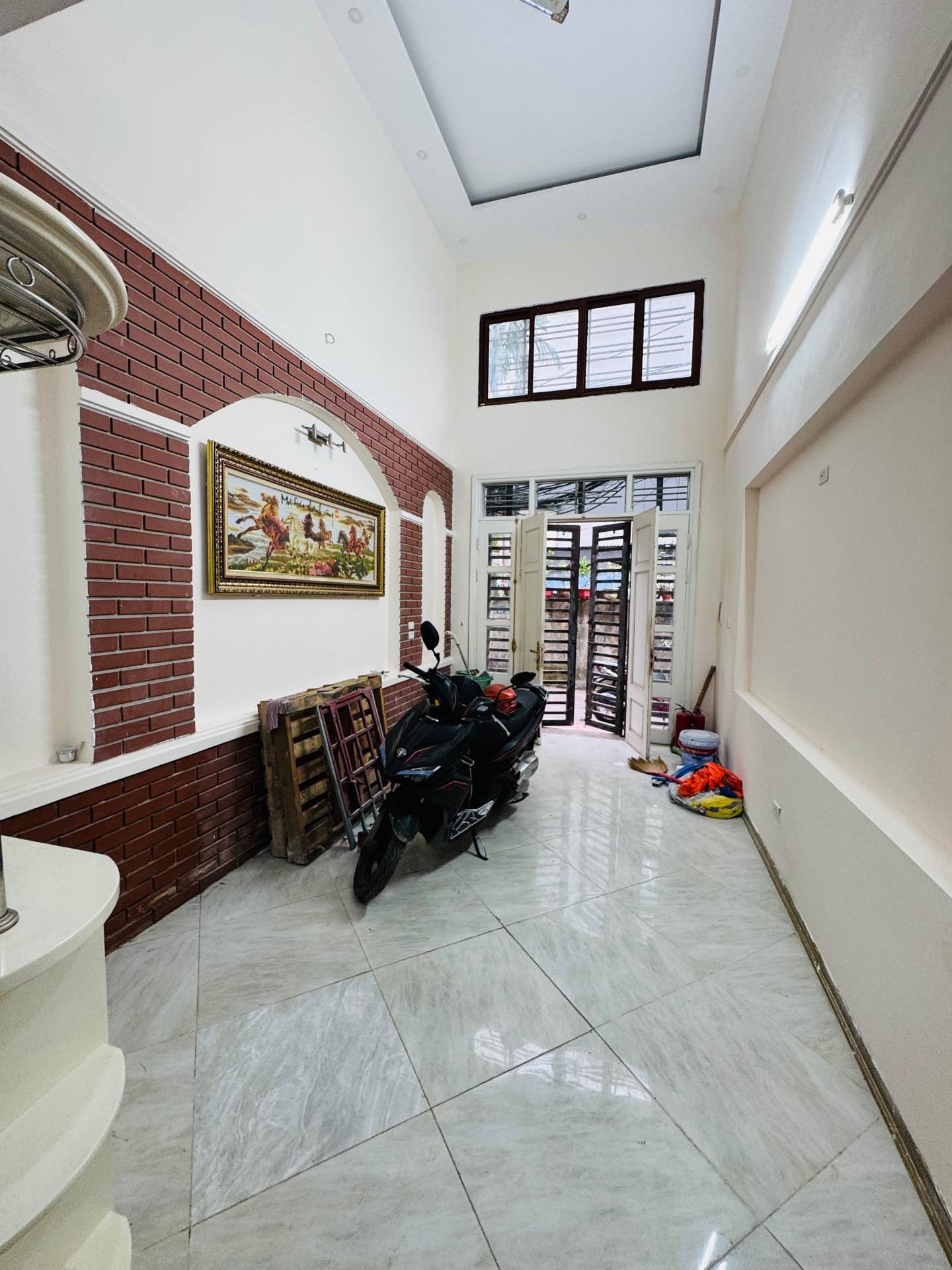 Bán nhà Lĩnh Nam - diện tích 36m2 4 tầng - ô tô đỗ cửa - giá 7,4 tỷ