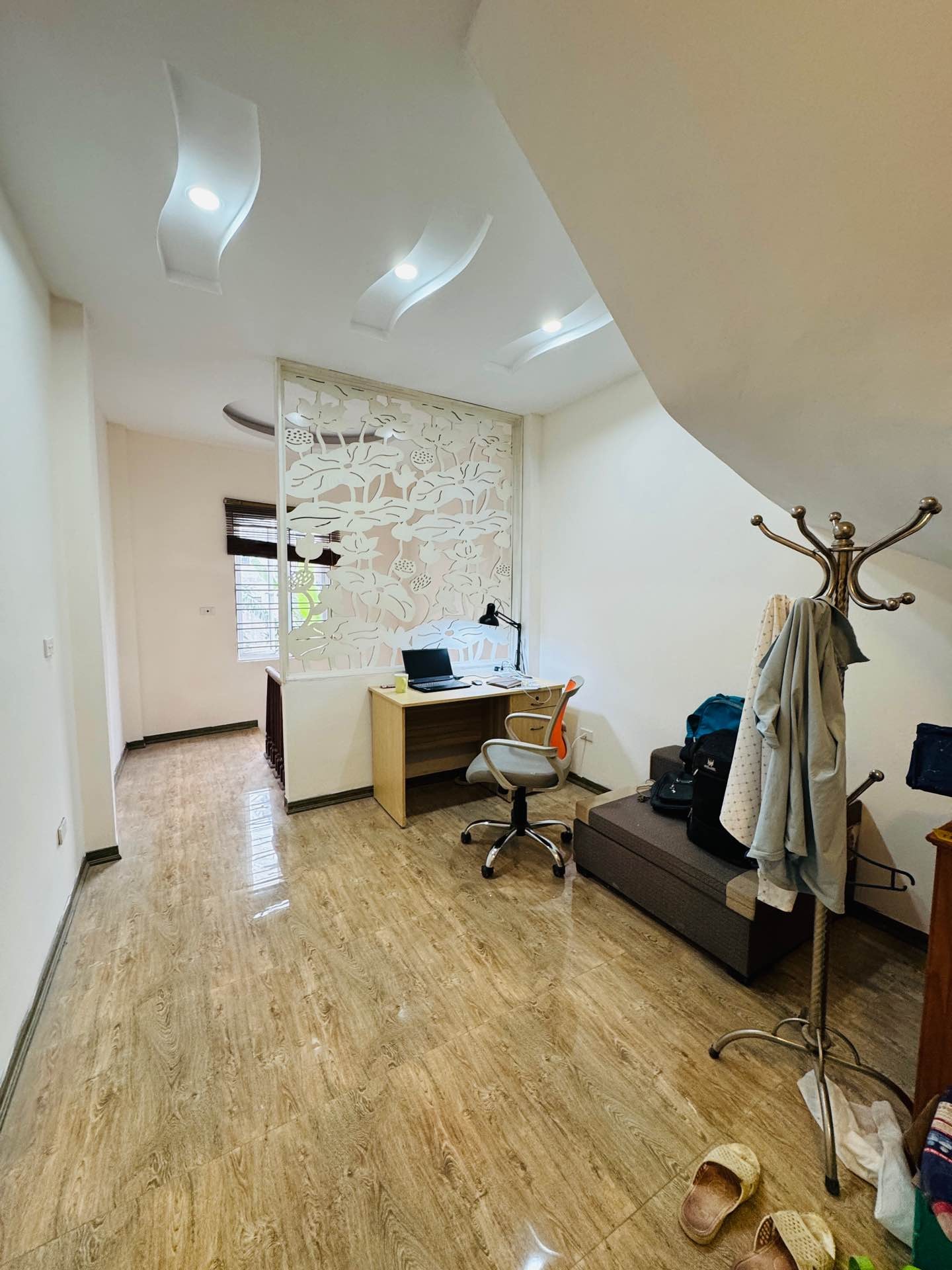 Bán nhà Lĩnh Nam - diện tích 36m2 4 tầng - ô tô đỗ cửa - giá 7,4 tỷ