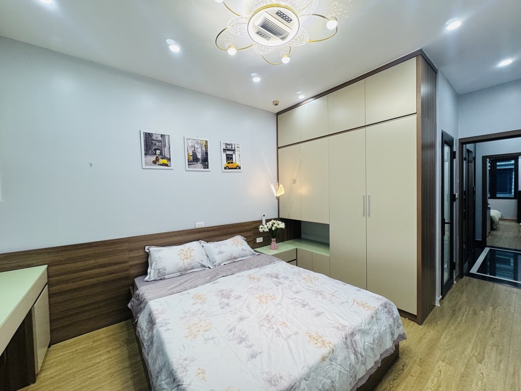 Bán nhà Hoàng Mai - diện tích 42m2 5 tầng - Lô góc 2 mặt thoáng - giá 13,8 tỷ