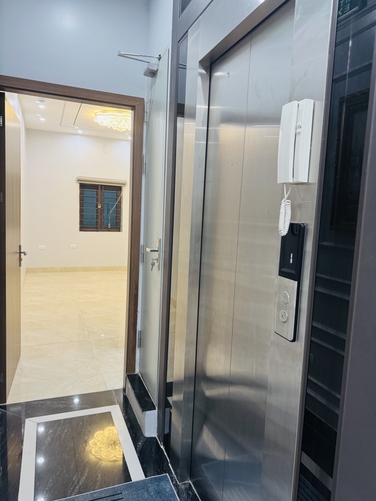 Bán nhà Hoàng Mai - diện tích 42m2 5 tầng - Lô góc 2 mặt thoáng - giá 13,8 tỷ