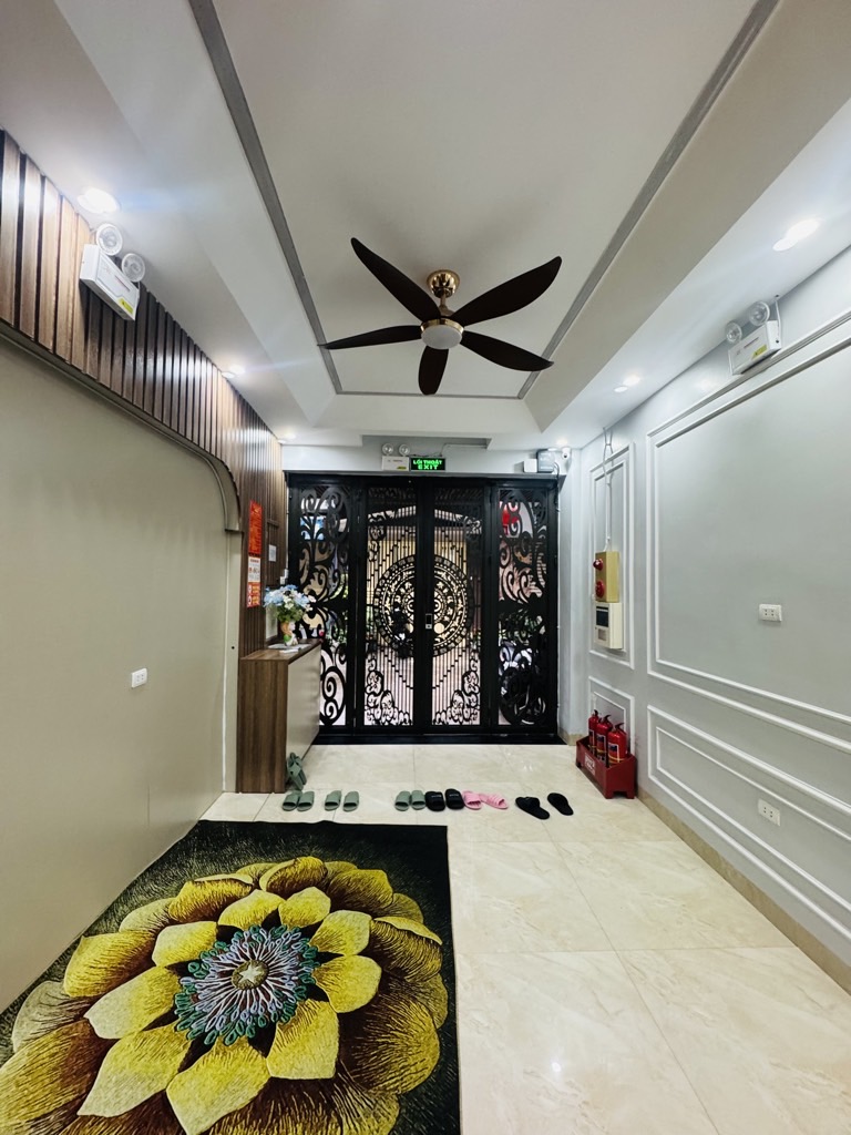Bán nhà Hoàng Mai - diện tích 42m2 5 tầng - Lô góc 2 mặt thoáng - giá 13,8 tỷ