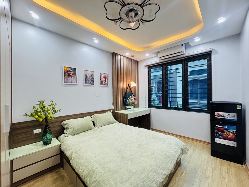 Bán nhà Hoàng Mai - diện tích 42m2 5 tầng - Lô góc 2 mặt thoáng - giá 13,8 tỷ