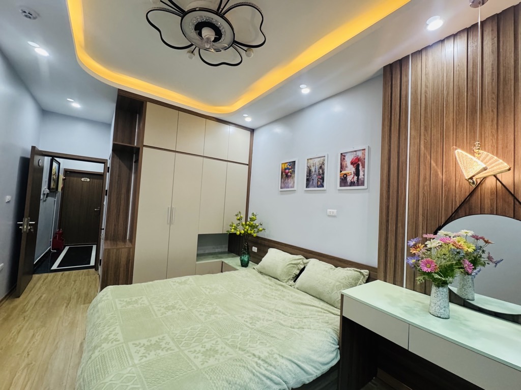 Bán nhà Hoàng Mai - diện tích 42m2 5 tầng - Lô góc 2 mặt thoáng - giá 13,8 tỷ