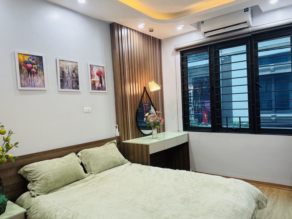 Bán nhà Hoàng Mai - diện tích 42m2 5 tầng - Lô góc 2 mặt thoáng - giá 13,8 tỷ