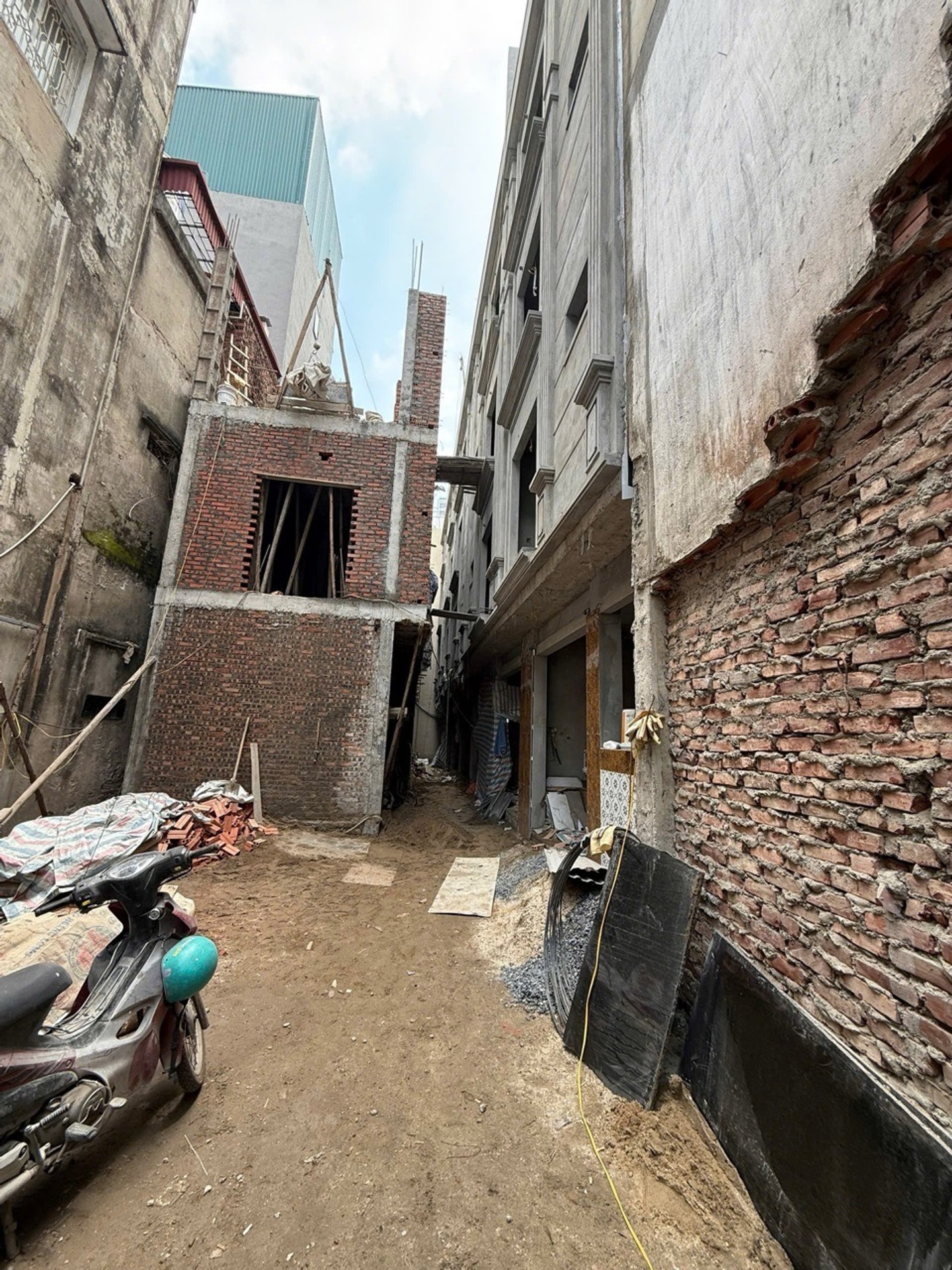 Bán nhà Kim Ngưu - diện tích 30m2 5 tầng - Thang máy - giá 9,6 tỷ