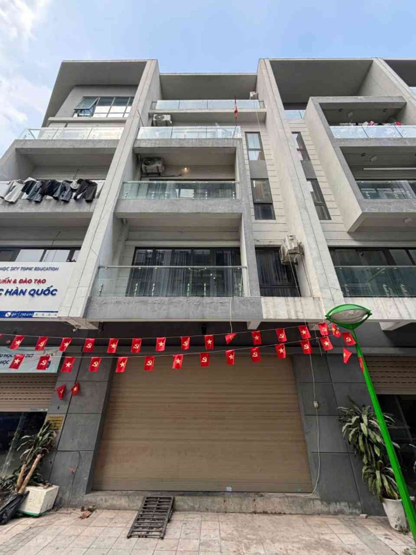 Bán nhà Định Công - diện tích 68m2 5 tầng - Khu VIP ô tô - giá 41,6 tỷ