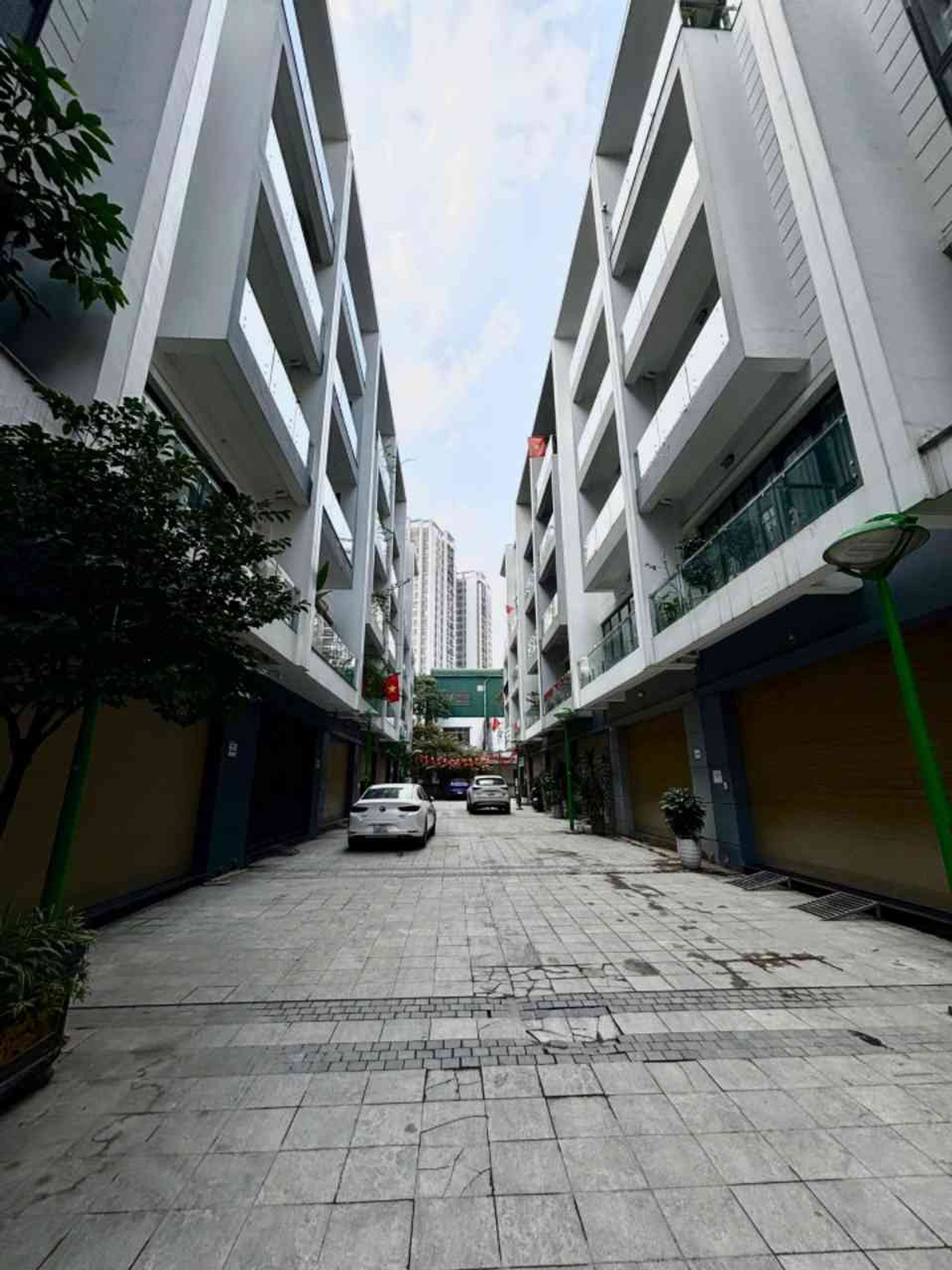 Bán nhà Định Công - diện tích 68m2 5 tầng - Khu VIP ô tô - giá 41,6 tỷ