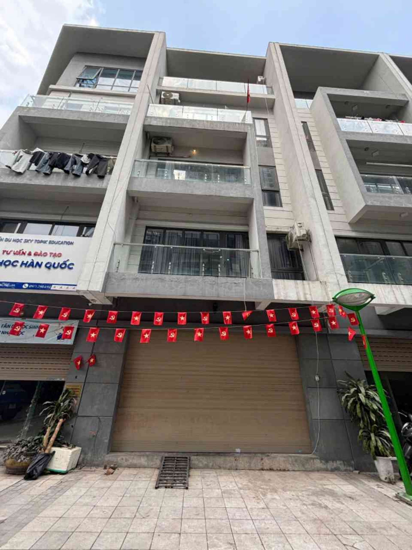 Bán nhà Định Công - diện tích 68m2 5 tầng - Khu VIP ô tô - giá 41,6 tỷ
