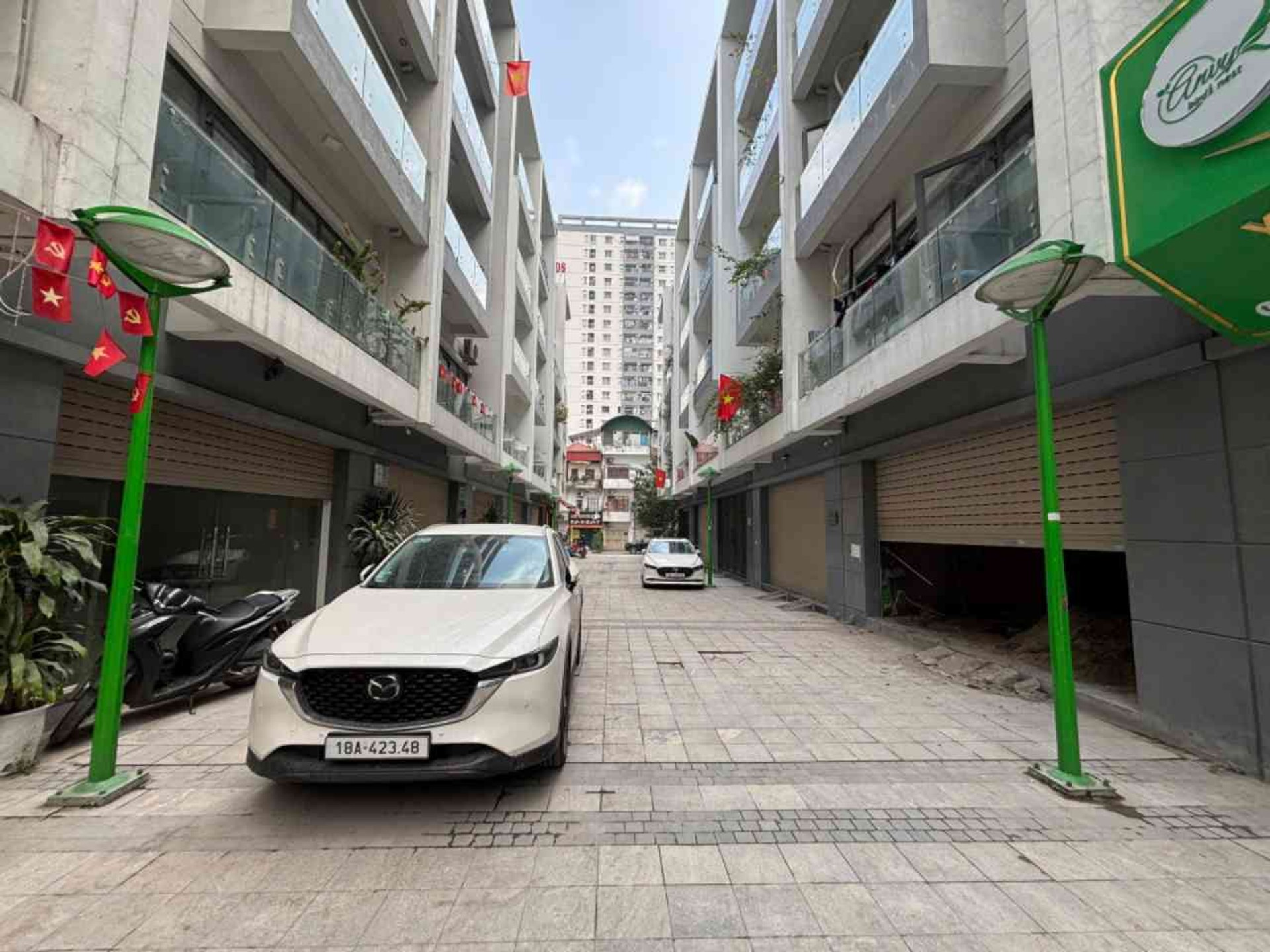 Bán nhà Định Công - diện tích 68m2 5 tầng - Khu VIP ô tô - giá 41,6 tỷ