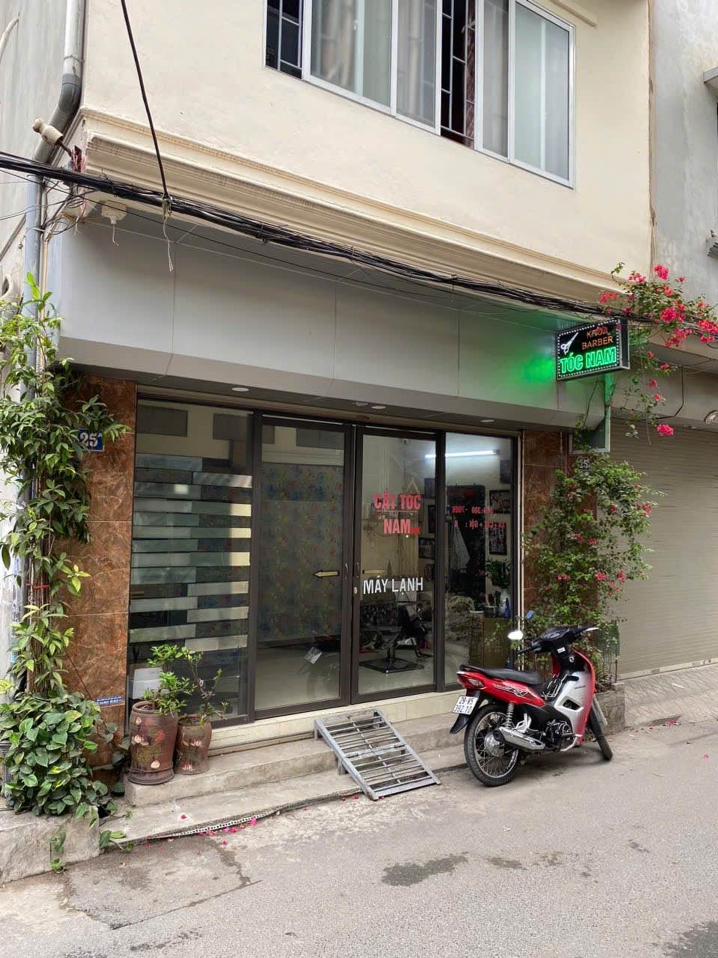 Bán nhà Trương Định - diện tích 68m2 3 tầng - Lô góc 2 mặt thoáng - giá 27 tỷ