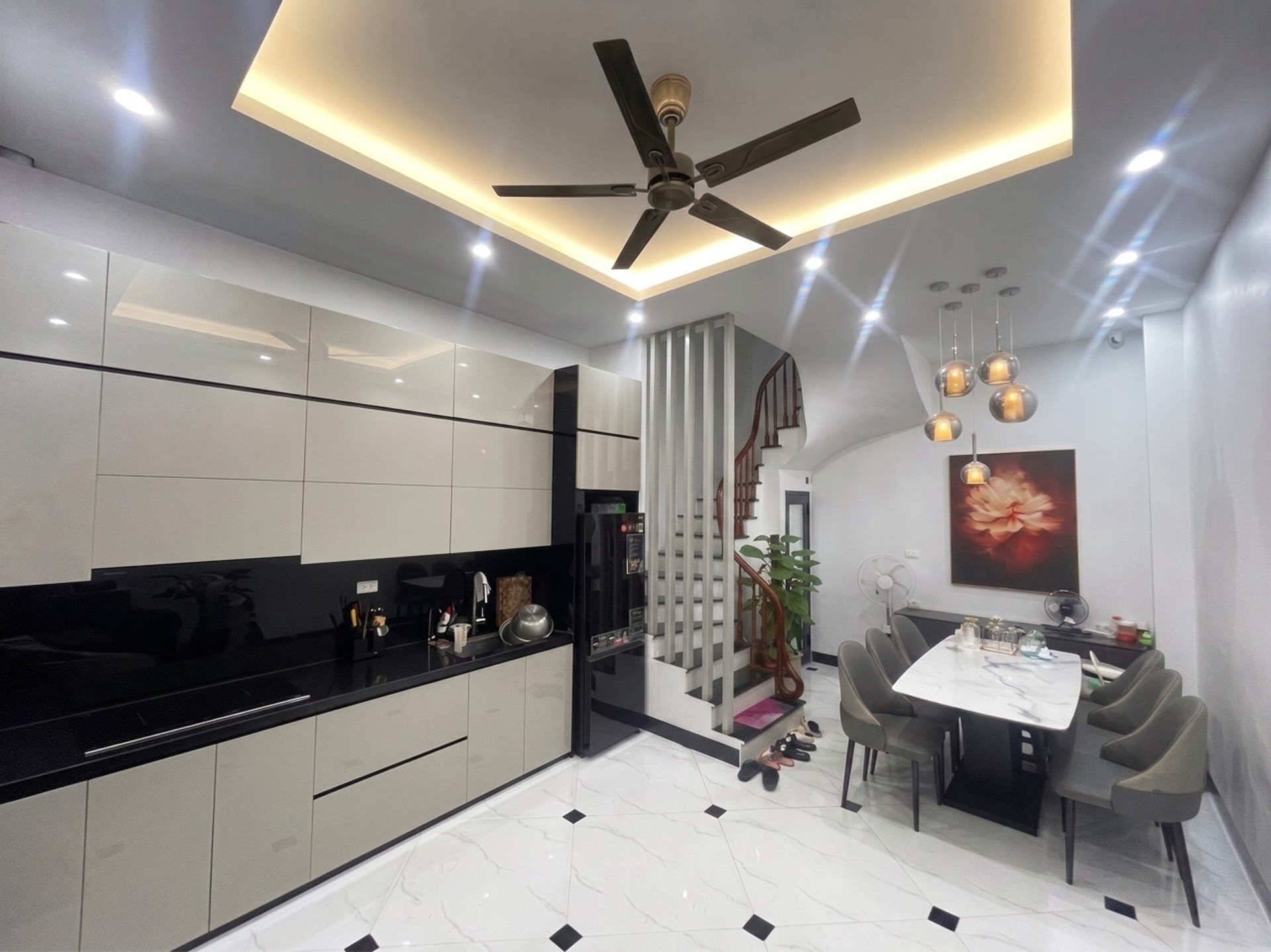 Bán nhà Trại Cá - diện tích 28m2 5 tầng - Nhà đẹp hiếm có - giá 8,2 tỷ