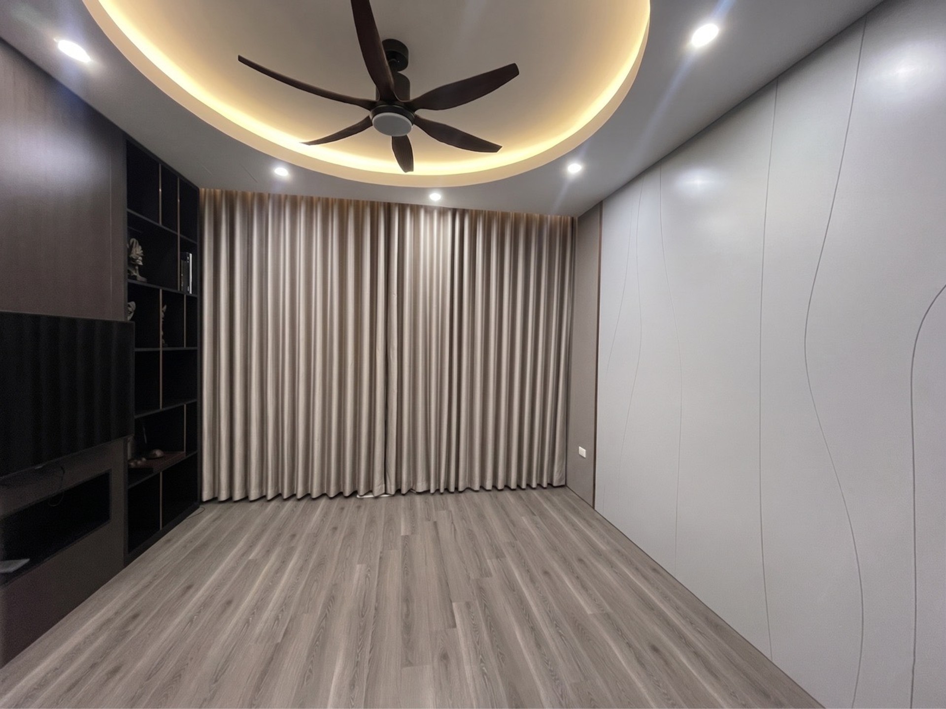 Bán nhà Trại Cá - diện tích 28m2 5 tầng - Nhà đẹp hiếm có - giá 8,2 tỷ