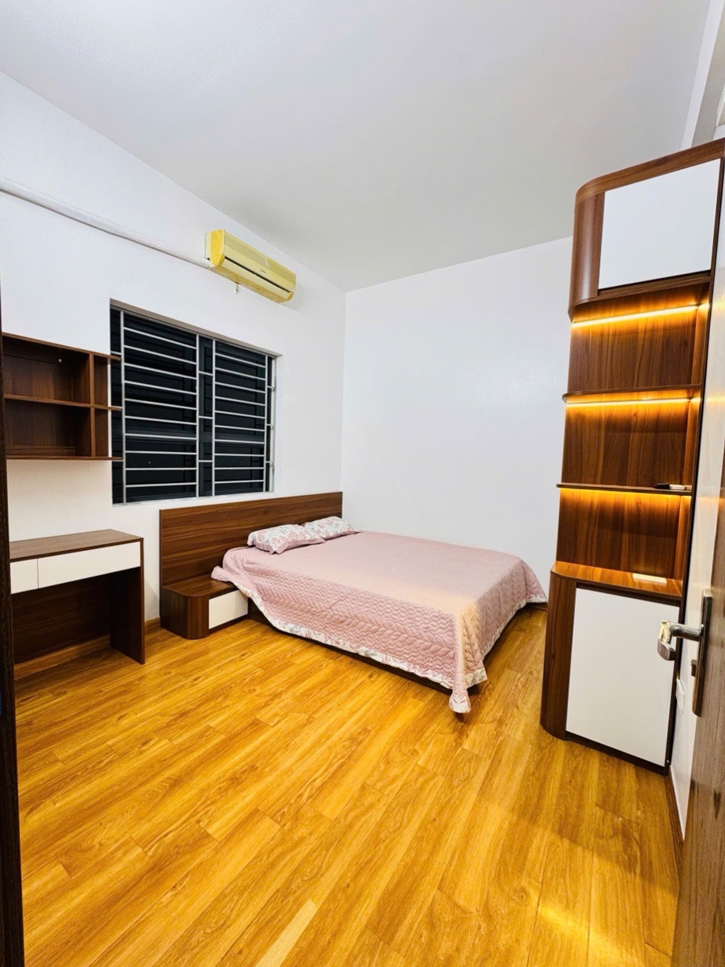 Bán nhà Nguyễn Xiển - diện tích 73m2 1 tầng - mặt tiền 7,9m - giá 4,68 tỷ
