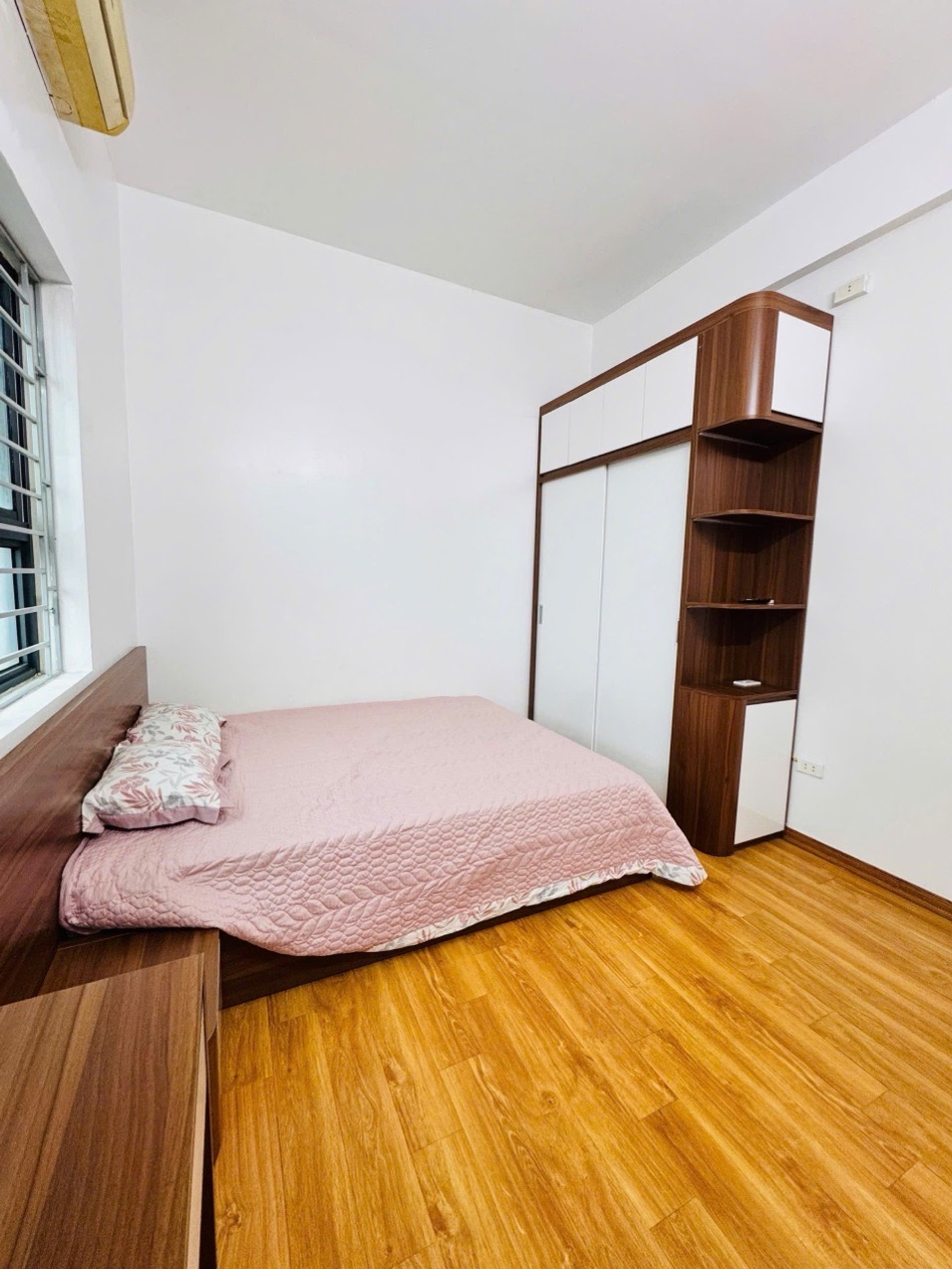 Bán nhà Nguyễn Xiển - diện tích 73m2 1 tầng - mặt tiền 7,9m - giá 4,68 tỷ