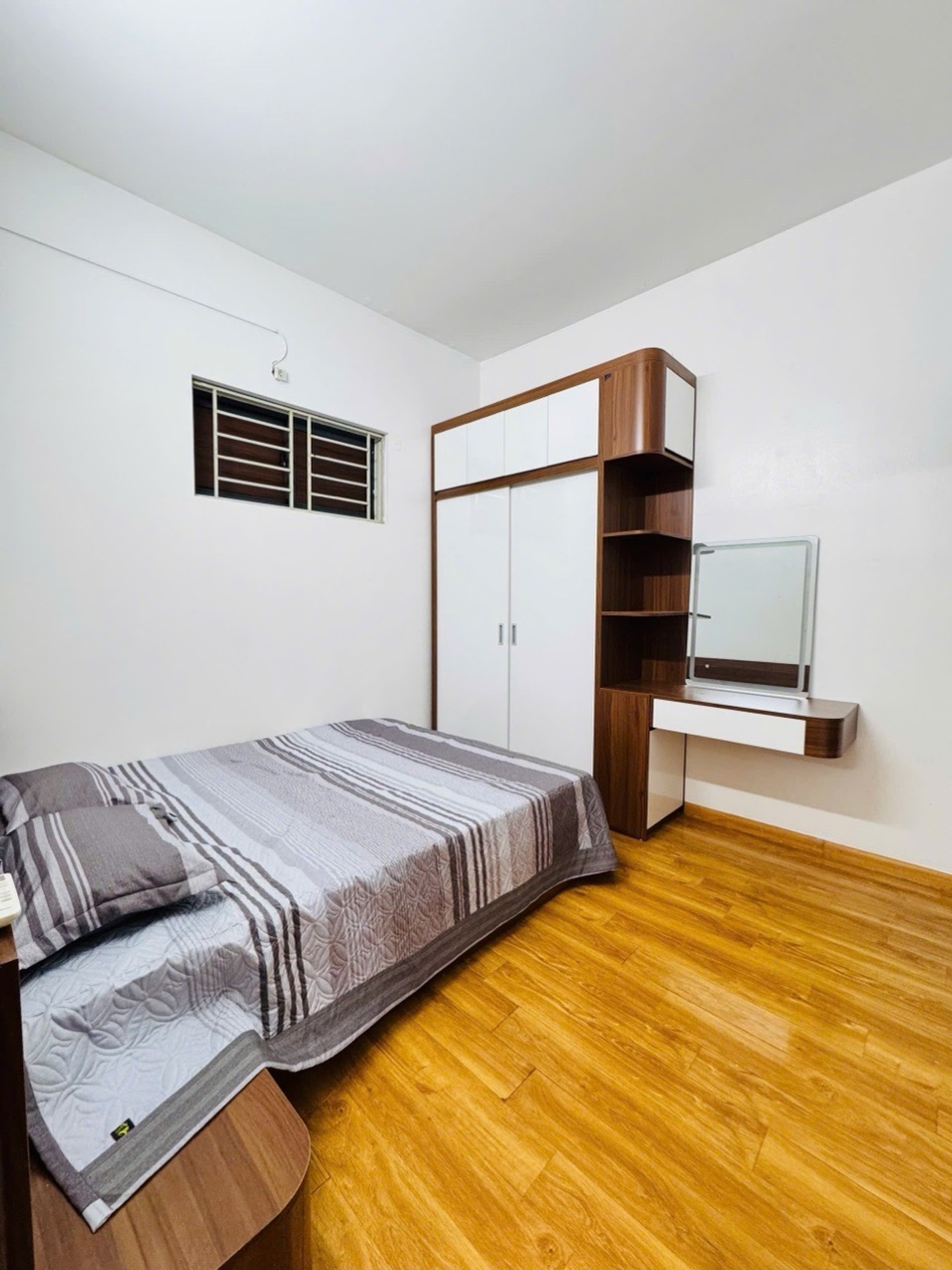 Bán nhà Nguyễn Xiển - diện tích 73m2 1 tầng - mặt tiền 7,9m - giá 4,68 tỷ