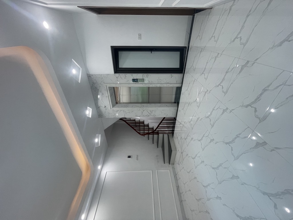 Bán nhà Giáp Bát - diện tích 46m2 6 tầng - Lô góc, thang máy - giá 15 tỷ