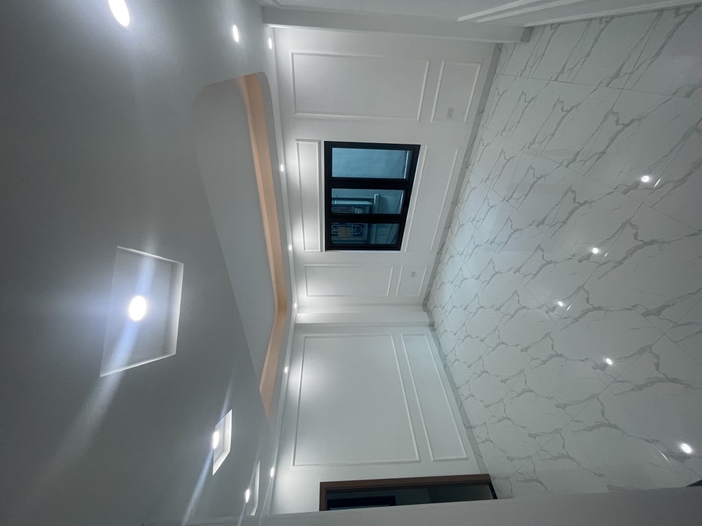 Bán nhà Giáp Bát - diện tích 46m2 6 tầng - Lô góc, thang máy - giá 15 tỷ