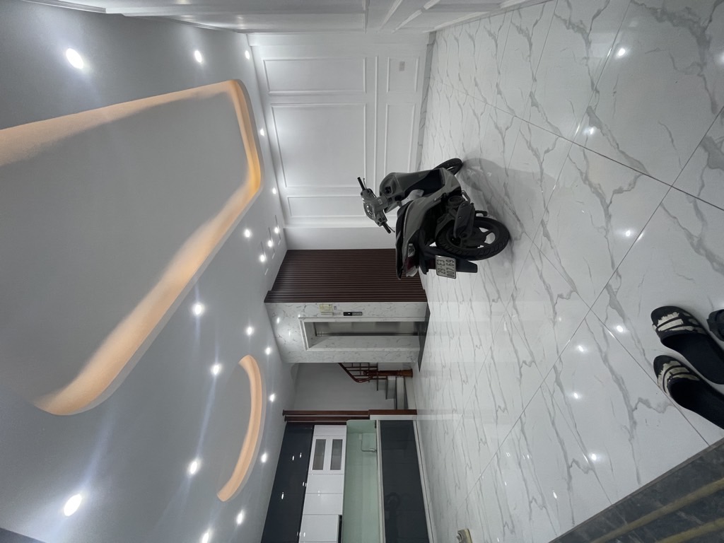 Bán nhà Giáp Bát - diện tích 46m2 6 tầng - Lô góc, thang máy - giá 15 tỷ